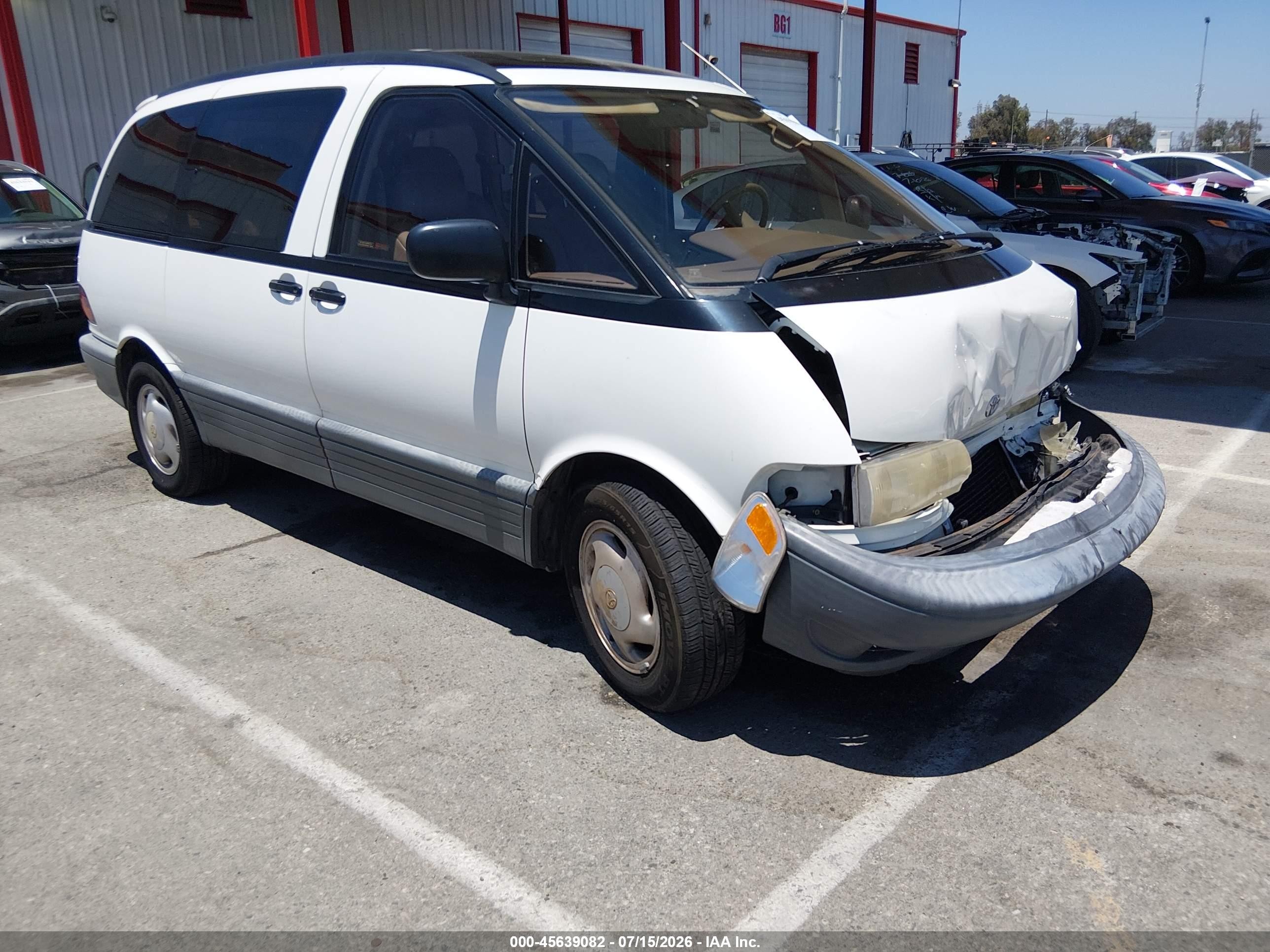 1994 Toyota Previa LE, VIN JT3AC12R4R1139931 — Front end