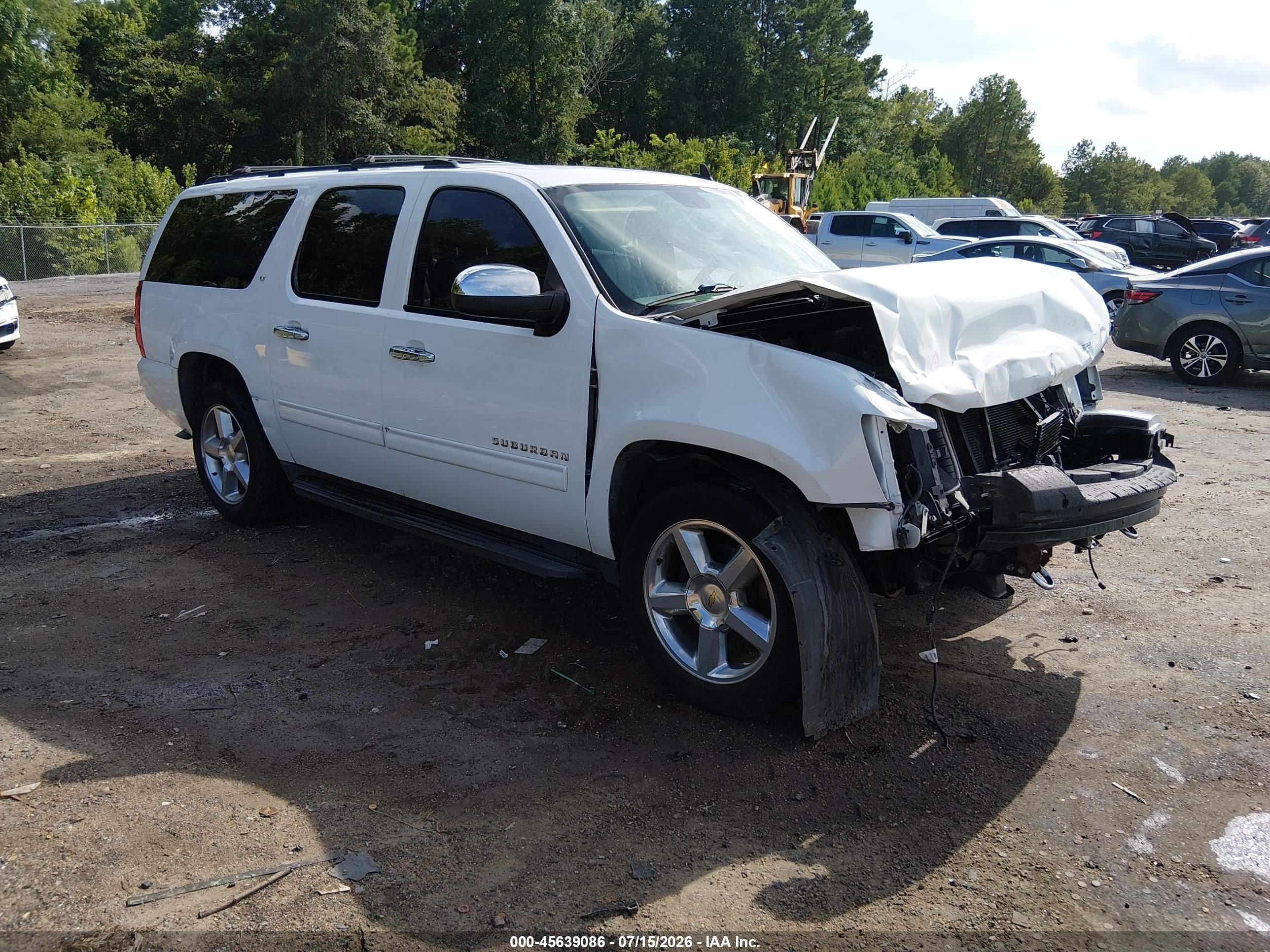 2014 Chevrolet Suburban LT, VIN 1GNSCJE05ER130445 — Front end