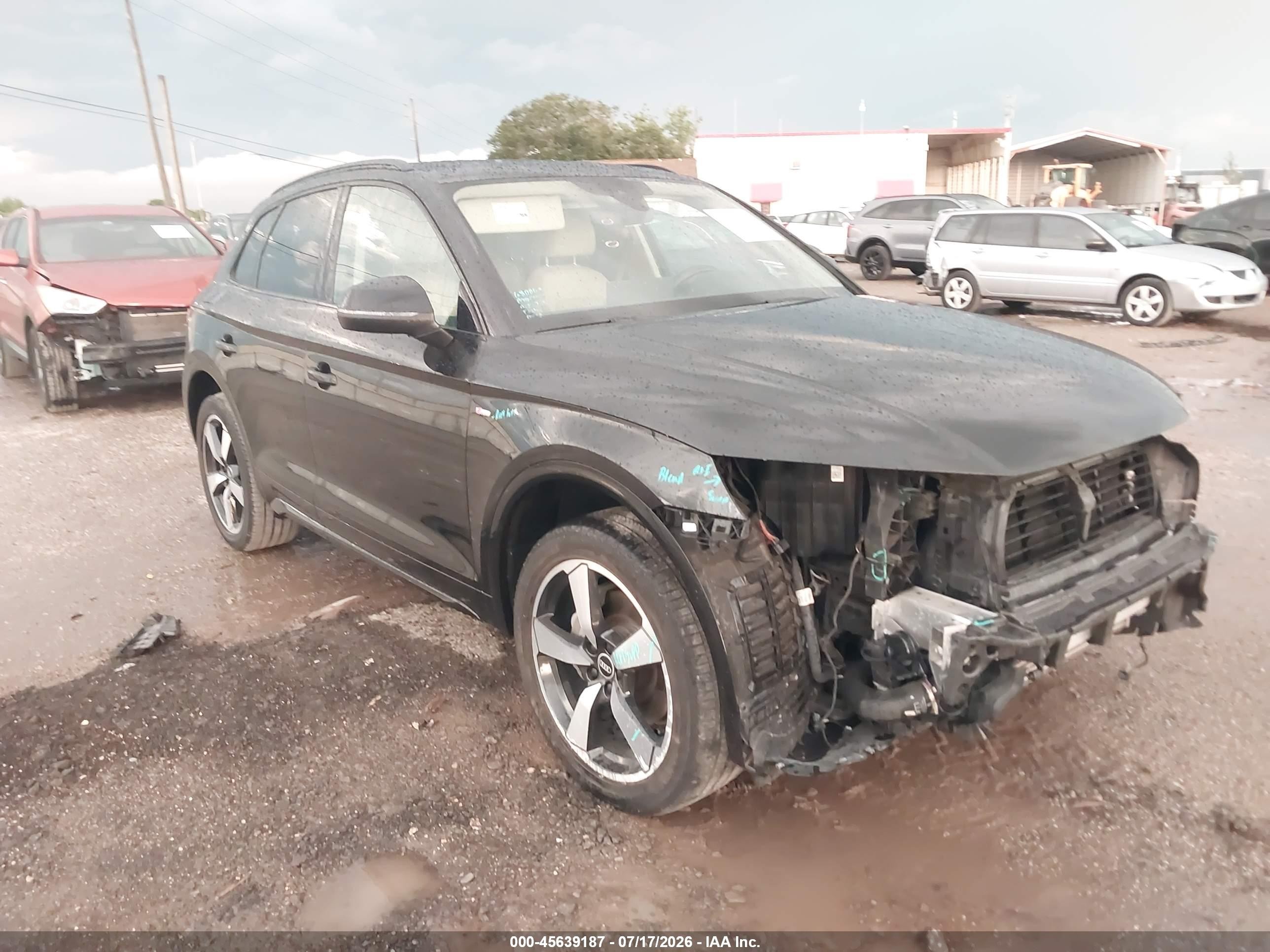 2022 Audi Q5 S line Premium Plus, VIN WA1EAAFY1N2005557 — Перед