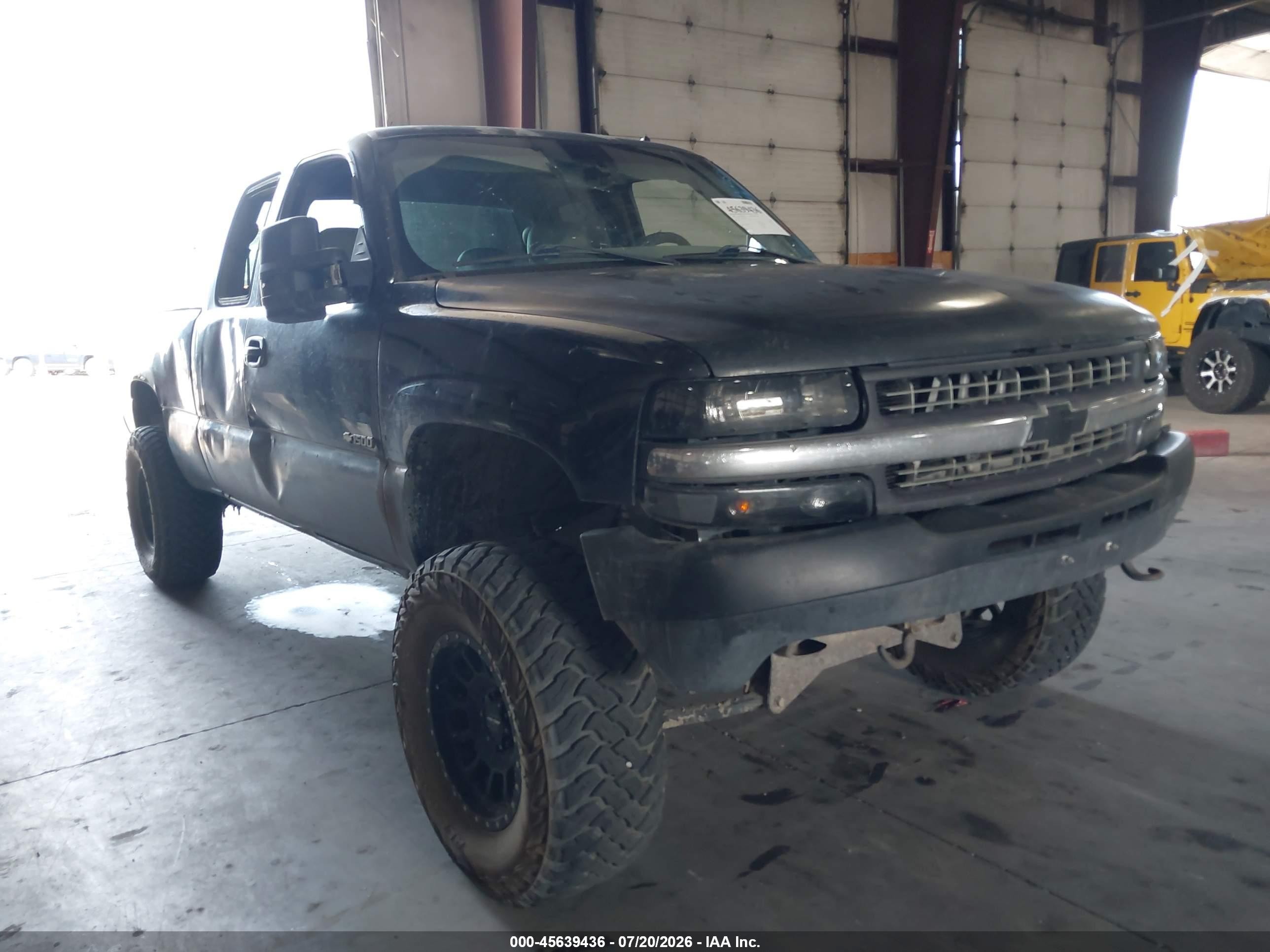 2002 Chevrolet Silverado 1500 LT, VIN 2GCEK19T821345500 — Side