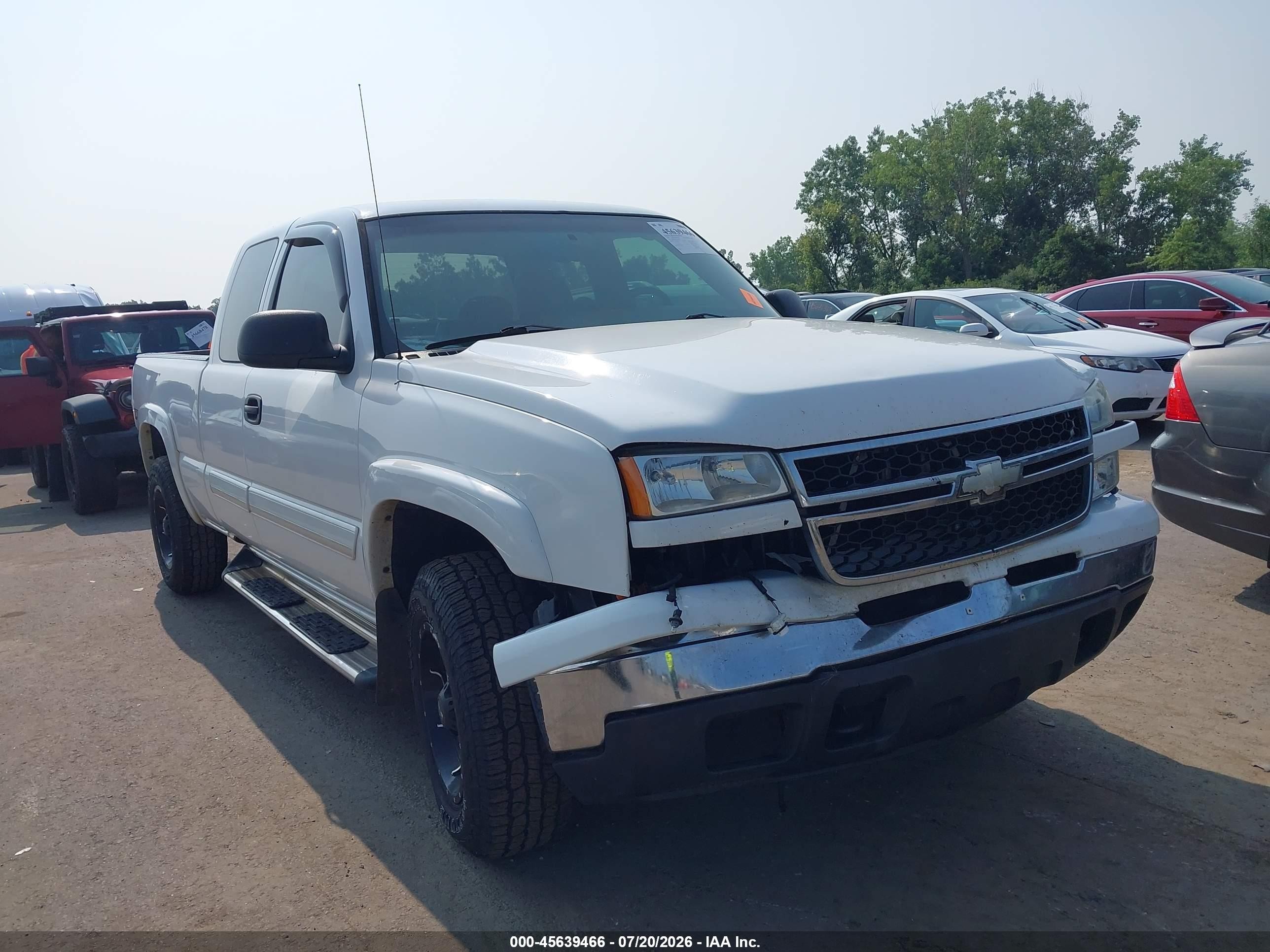 2007 Chevrolet Silverado 1500 LT1, VIN 1GCEK19Z87Z204350 — Front end