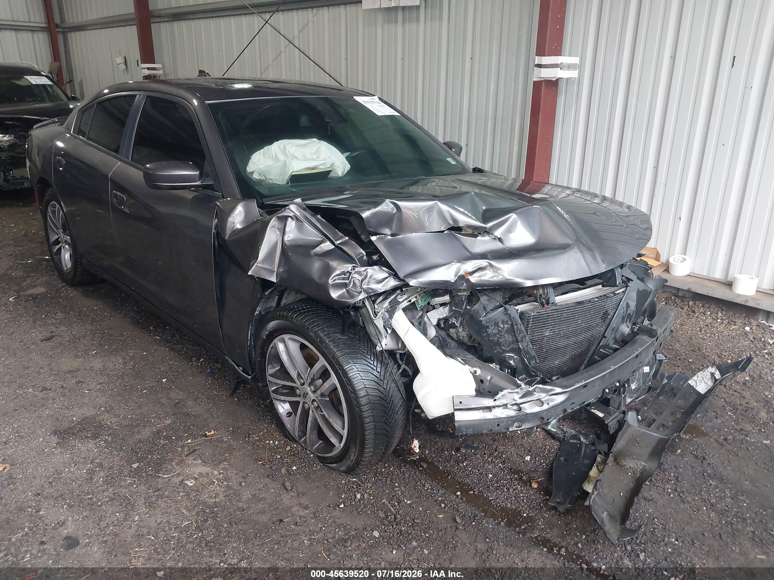 2019 Dodge Charger SXT, VIN 2C3CDXJG6KH523998 — Front end