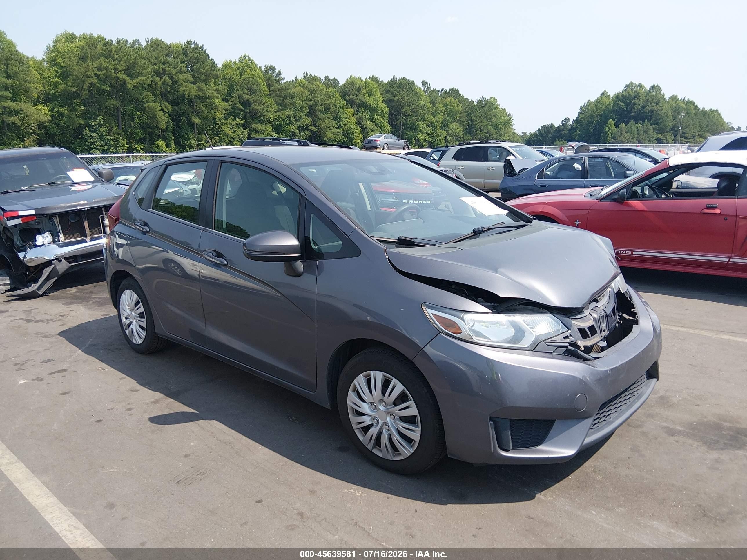 2015 Honda Fit LX, VIN 3HGGK5G54FM724627 — Front end