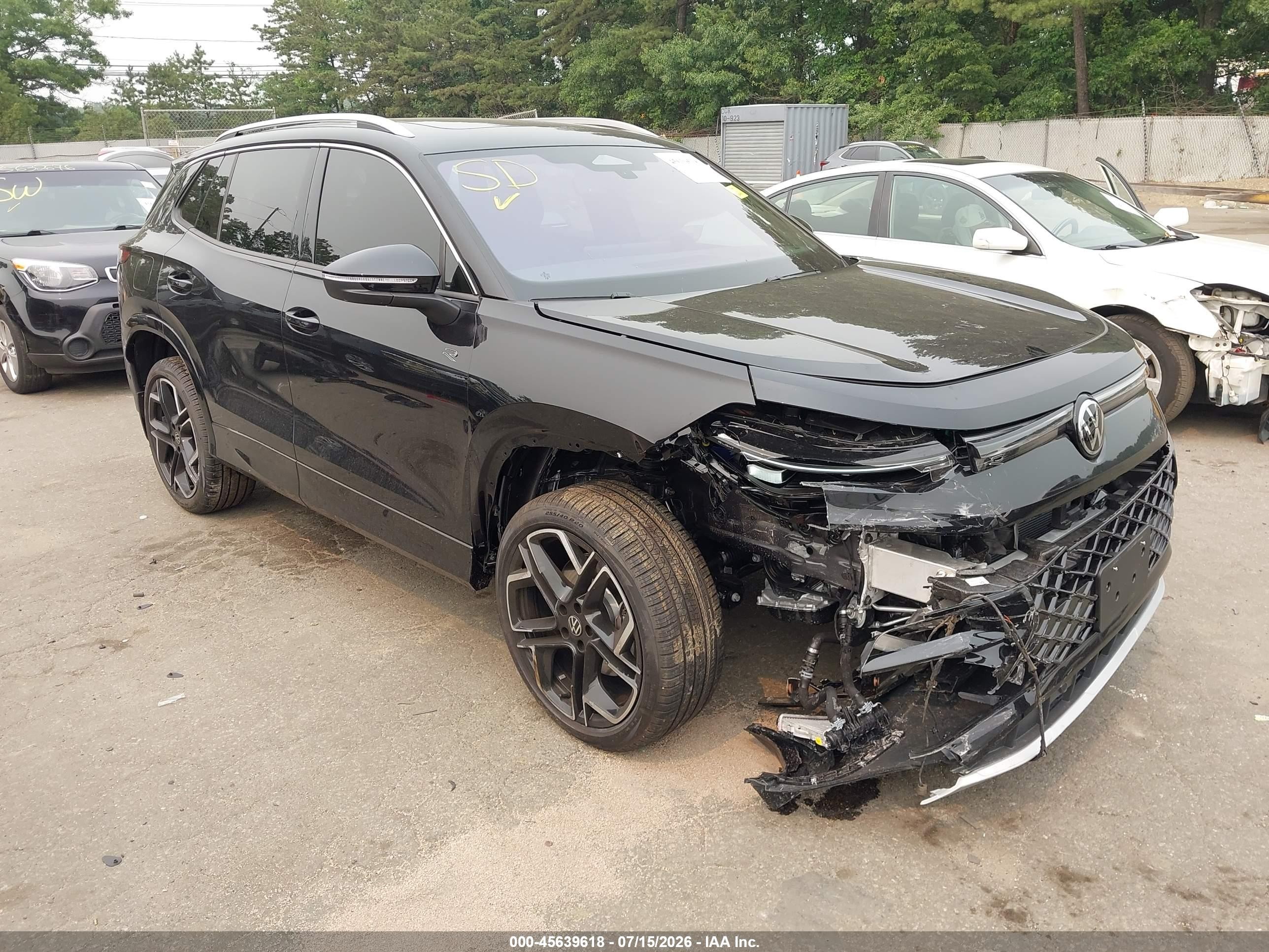2026 Volkswagen Tiguan SEL R-Line Turbo, VIN 3VVUW7RM1TM122836 — Перед