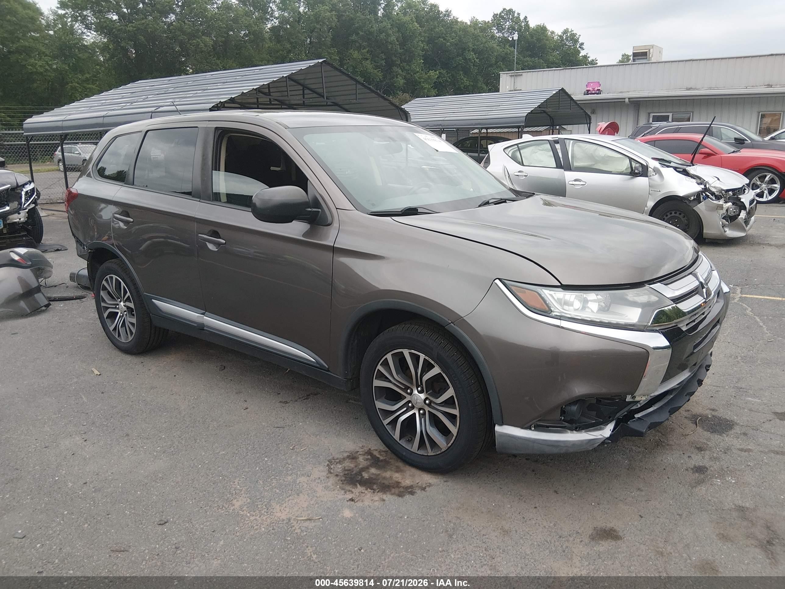 2016 Mitsubishi Outlander SE, VIN JA4AZ3A36GZ036442 — Rear end