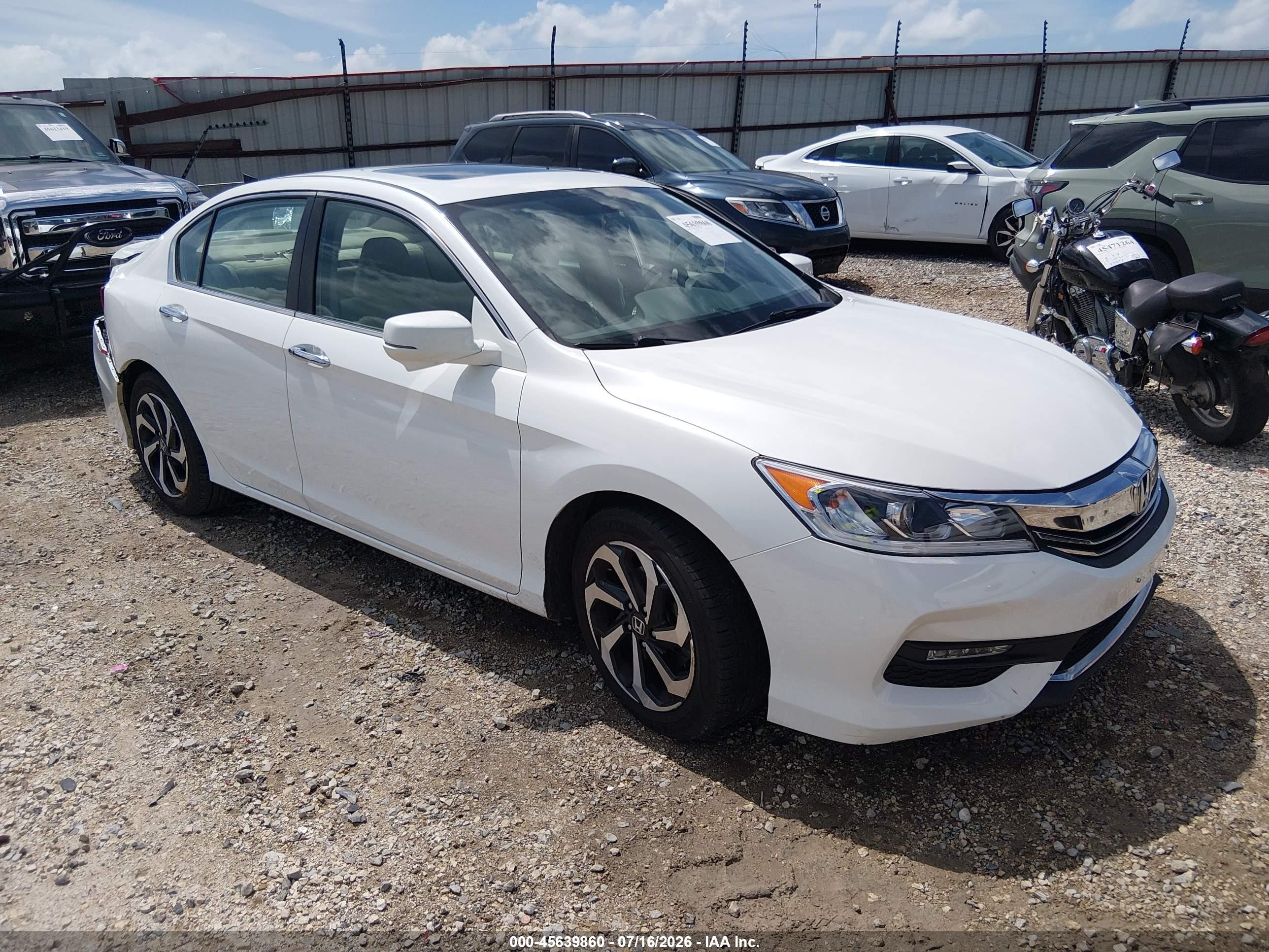 2017 Honda Accord EX, VIN 1HGCR2F77HA183004 — Бок