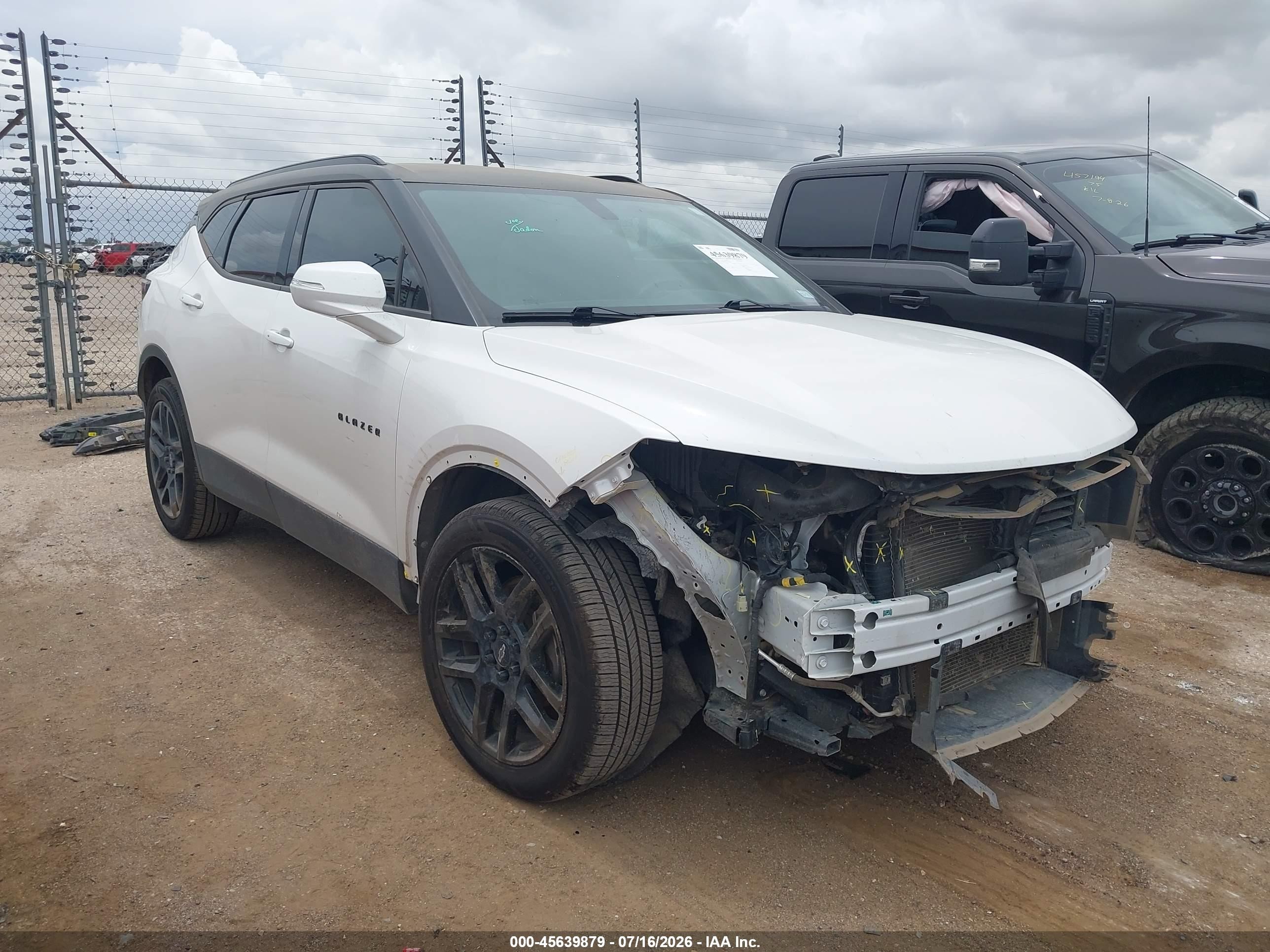 2020 Chevrolet Blazer LT, VIN 3GNKBBRAXLS542883 — Front end
