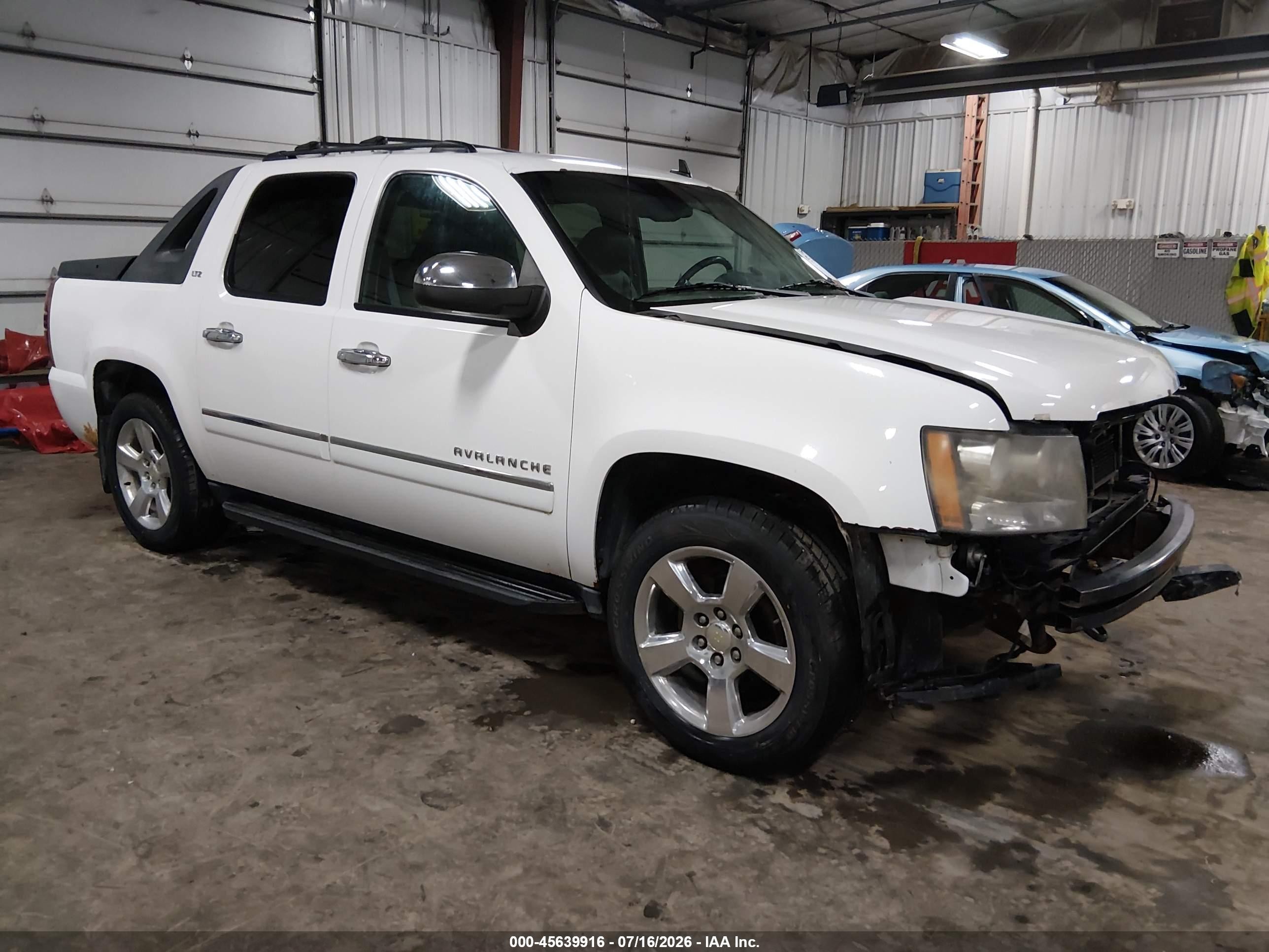 2011 Chevrolet Avalanche LTZ, VIN 3GNTKGE32BG213282 — All over