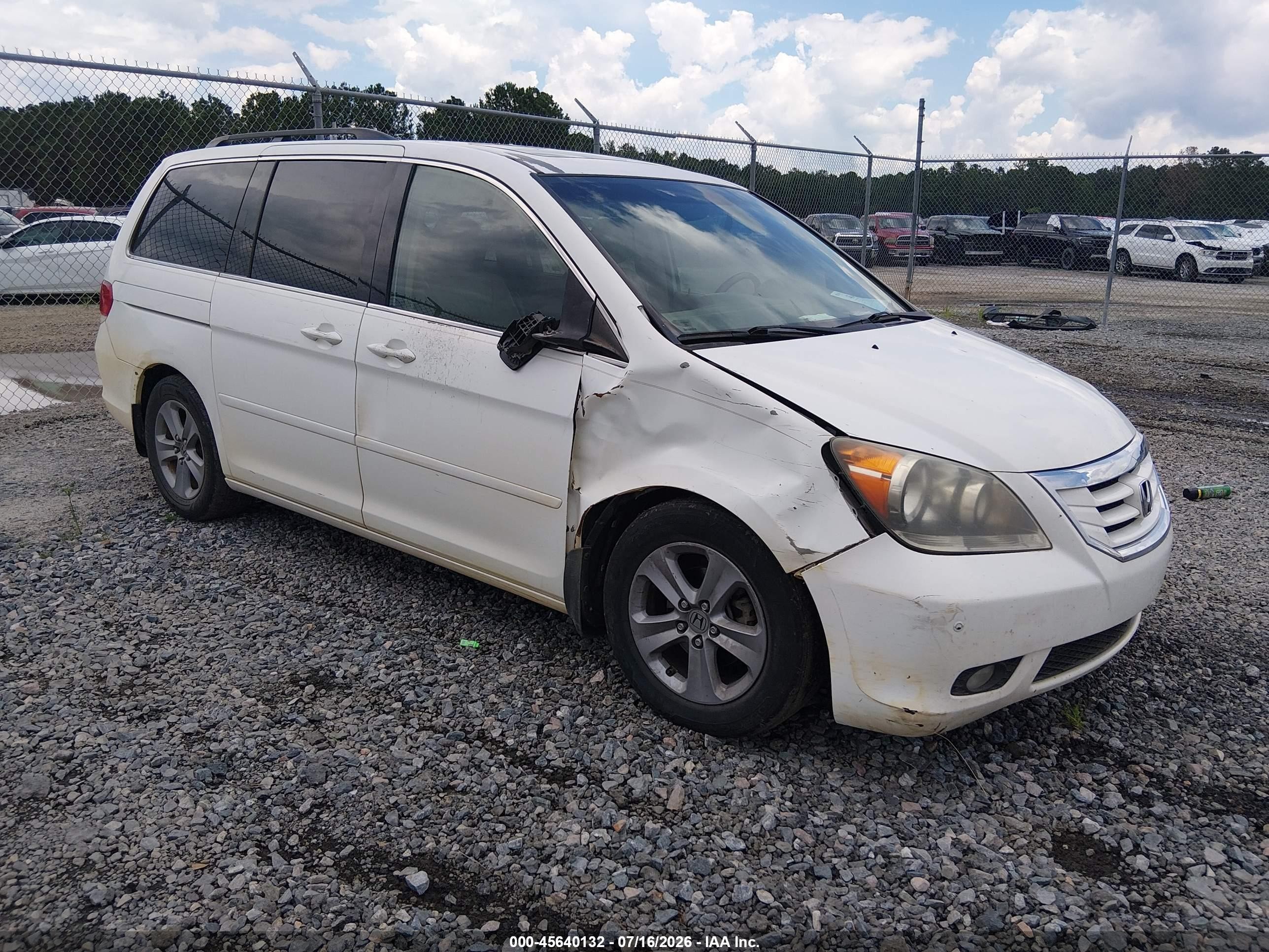 2008 Honda Odyssey Touring, VIN 5FNRL38958B007705 — Side