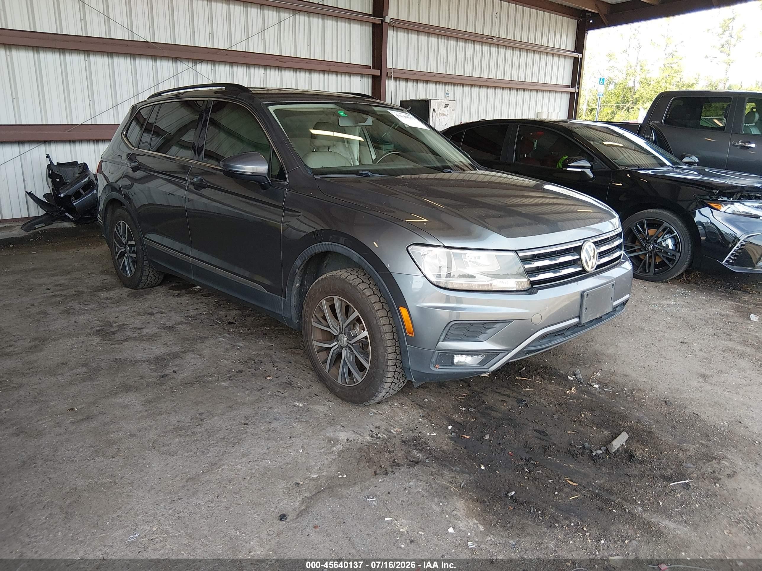 2018 Volkswagen Tiguan SEL, VIN 3VV2B7AX2JM003442 — Бок