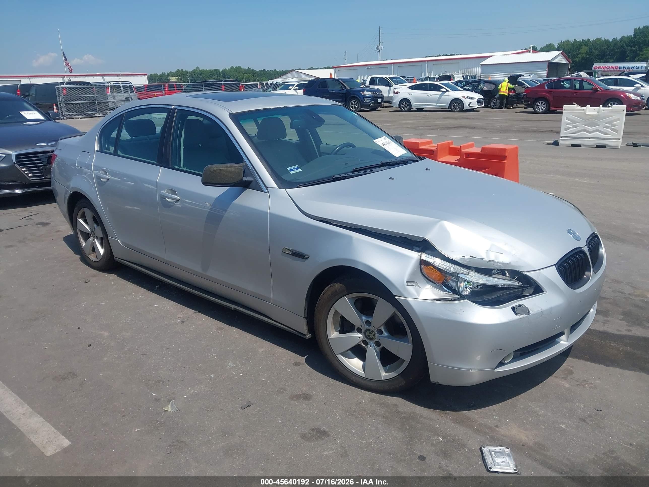 2007 BMW 5 Series 525xi, VIN WBANF33527CS39164 — Перед