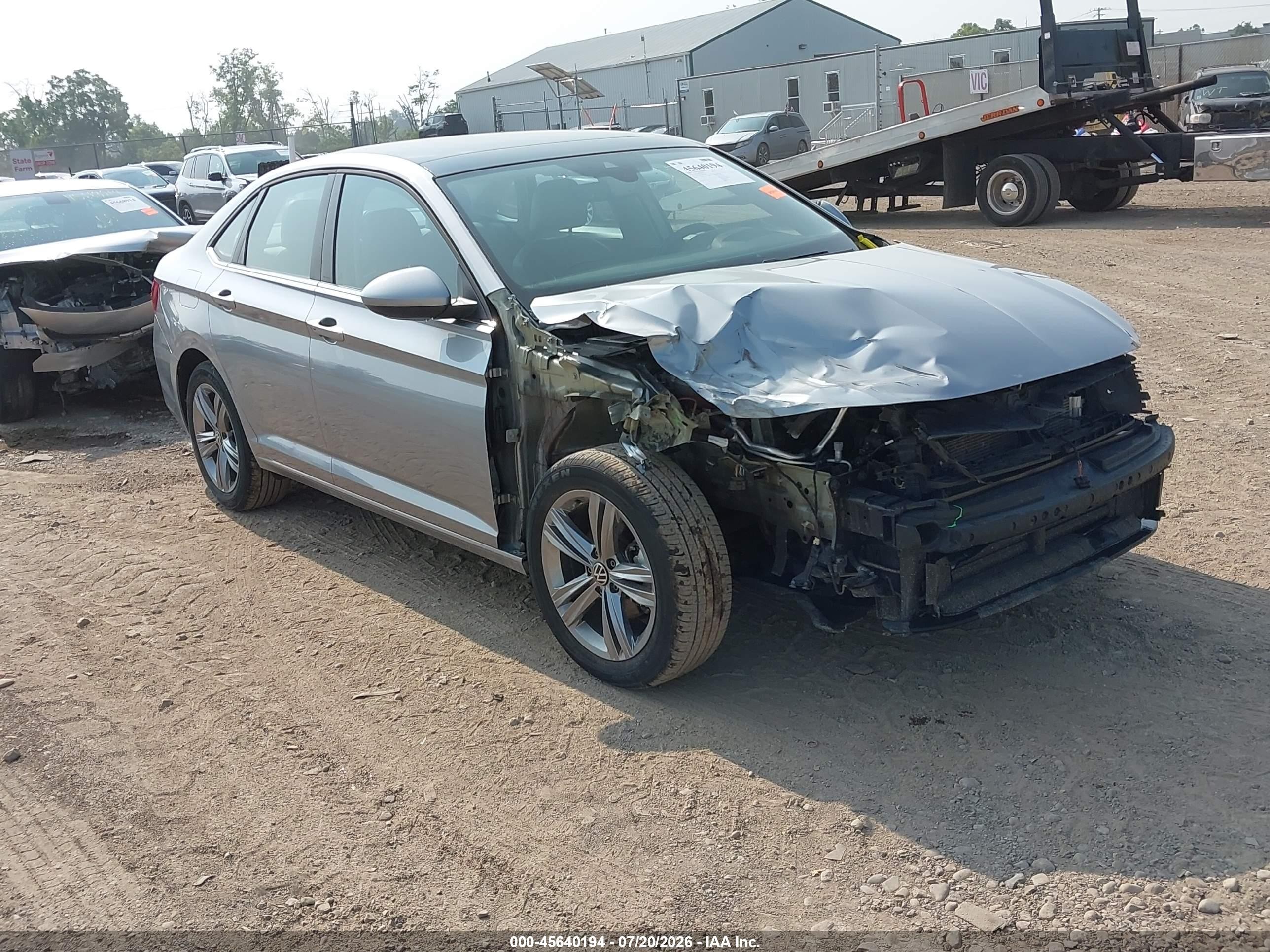 2022 Volkswagen Jetta SE, VIN 3VW7M7BU0NM012548 — Front end