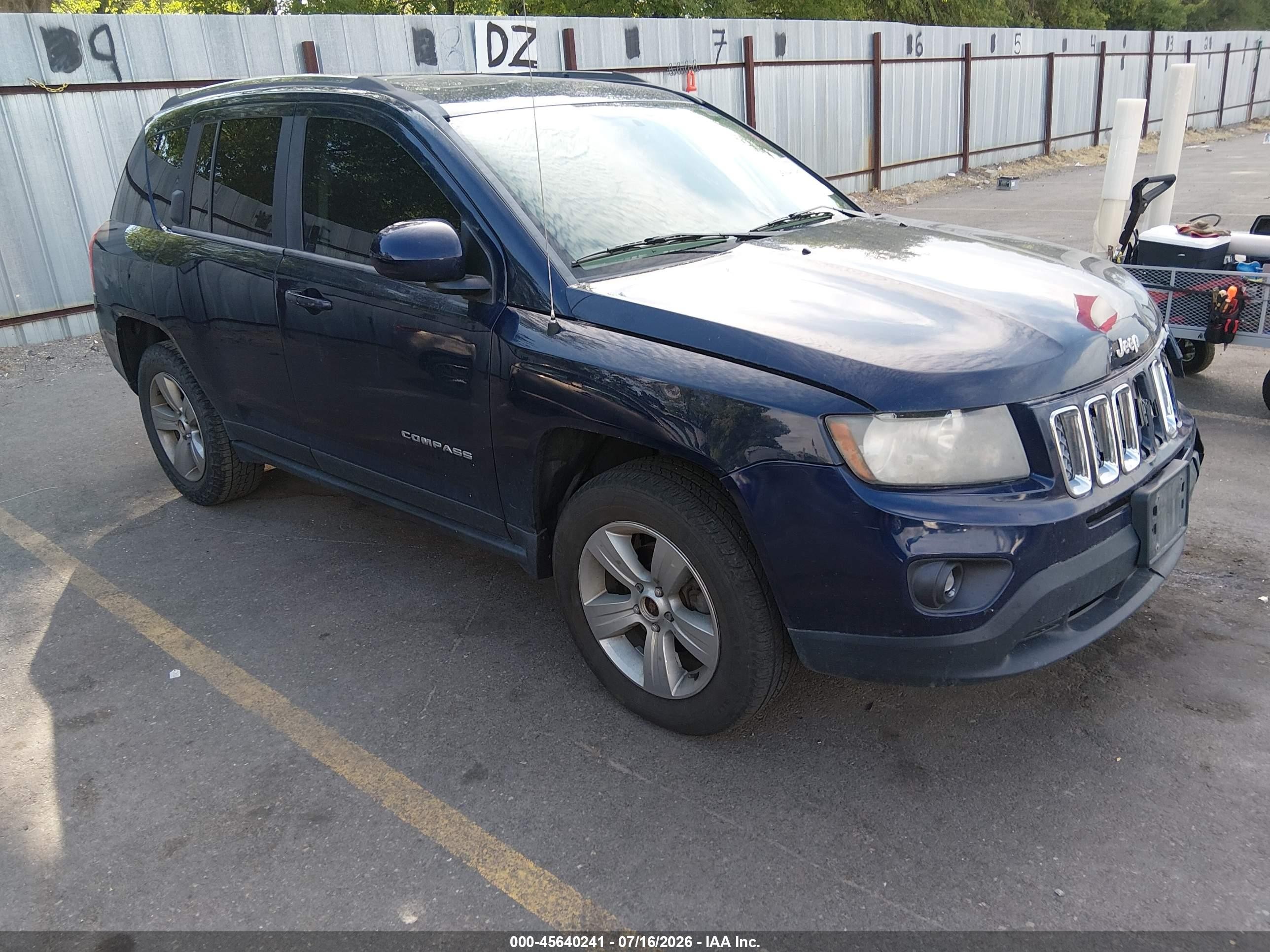 2014 Jeep Compass Latitude, VIN 1C4NJCEB2ED563145 — Перед