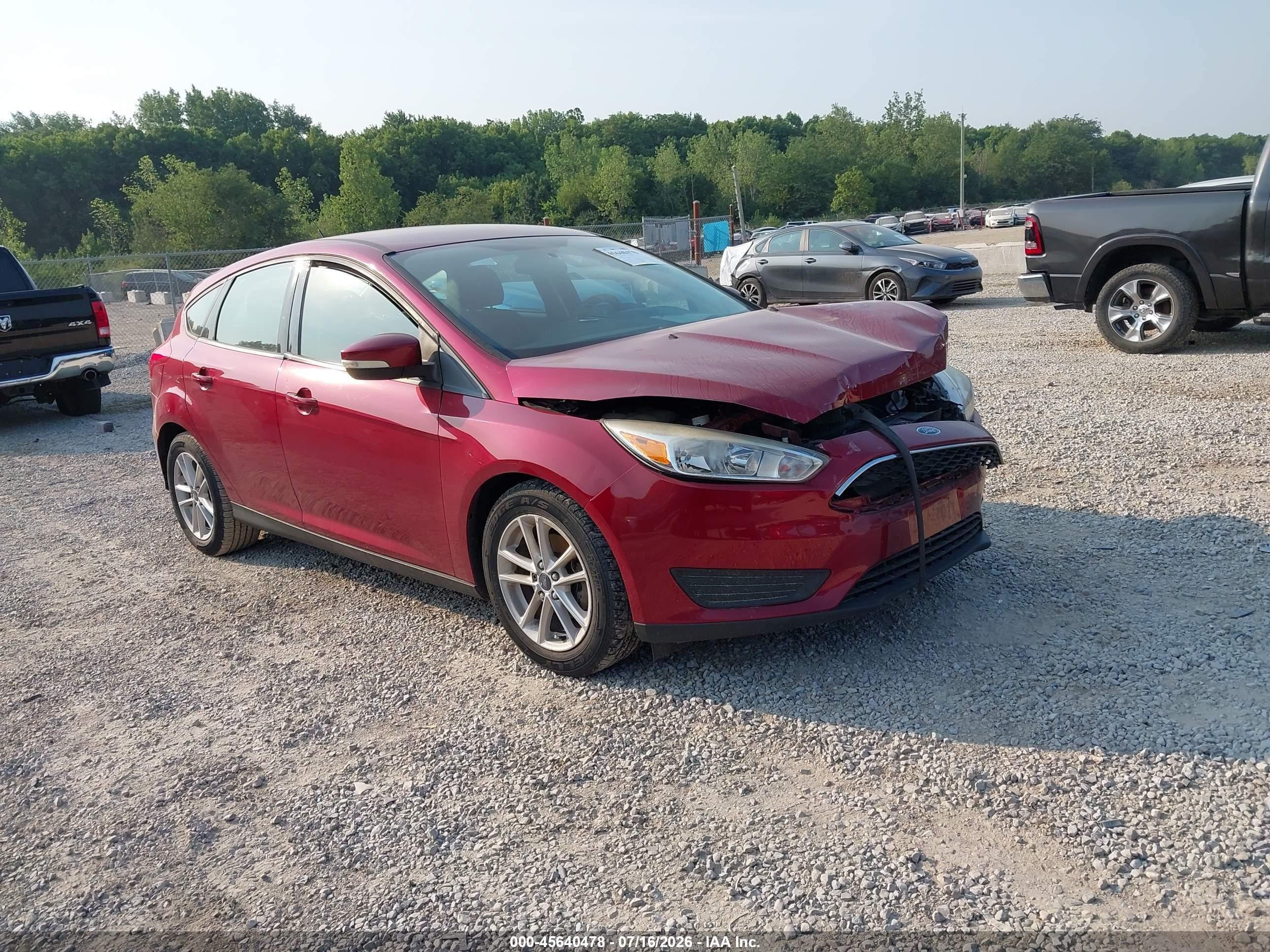 2017 Ford Focus SE, VIN 1FADP3K22HL313189 — Front end