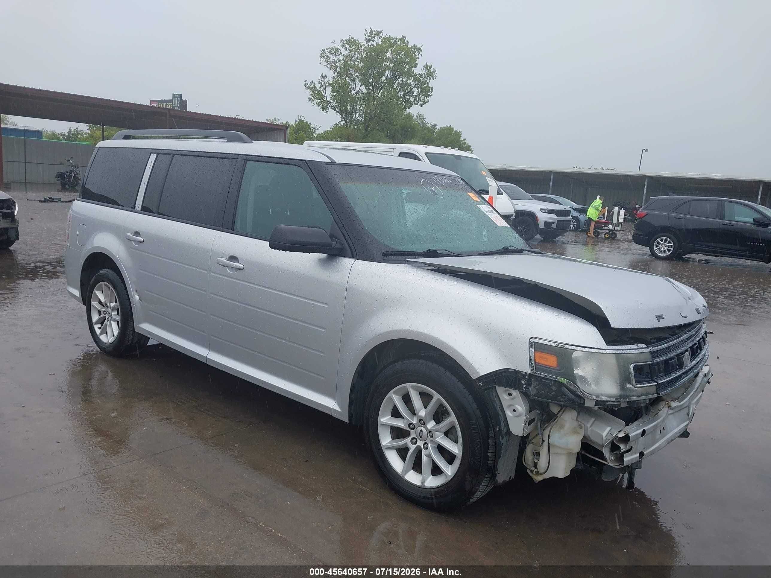 2014 Ford Flex SE, VIN 2FMGK5B8XEBD28570 — Front end
