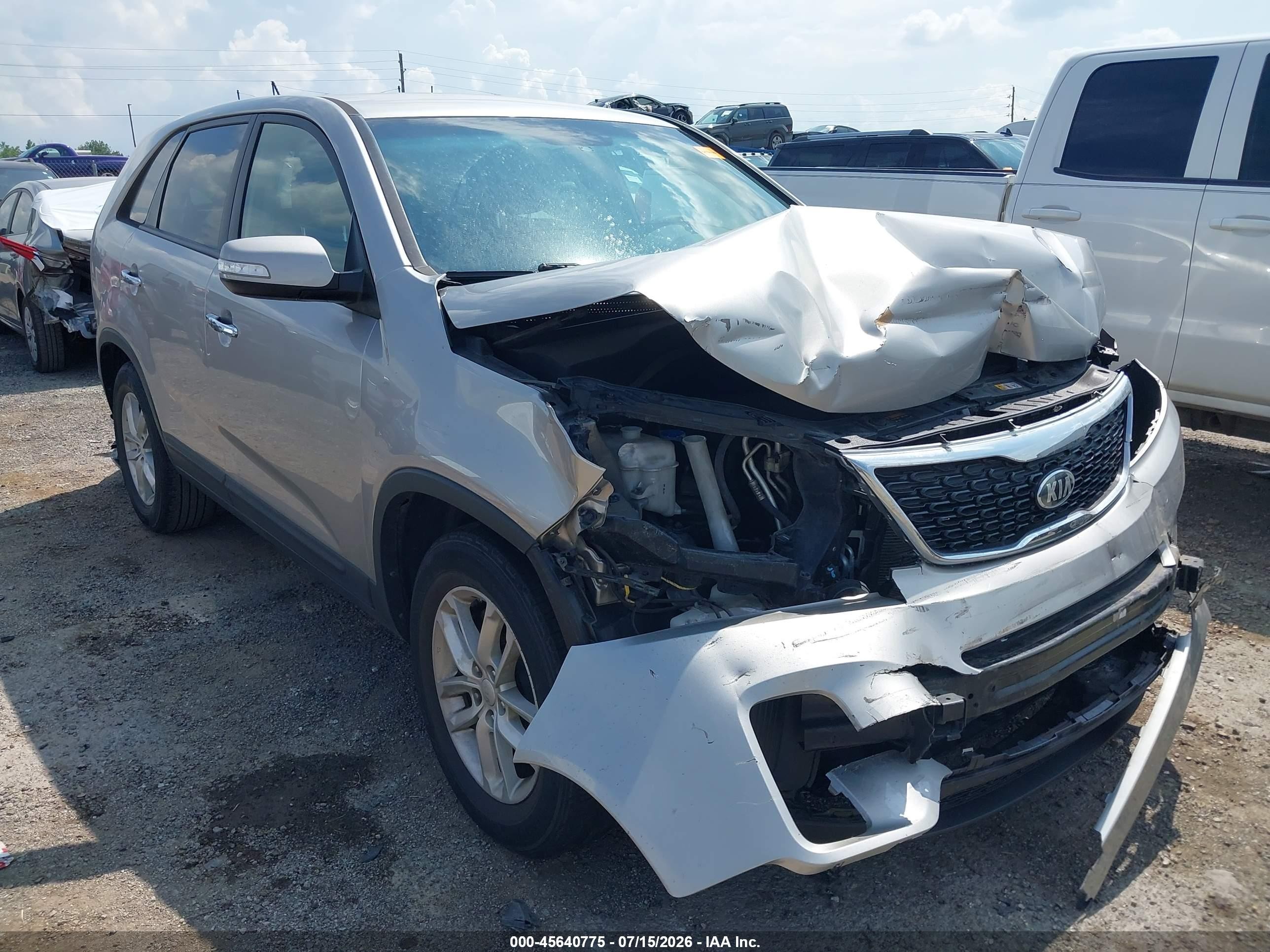 2015 Kia Sorento LX, VIN 5XYKT3A68FG649472 — Front end