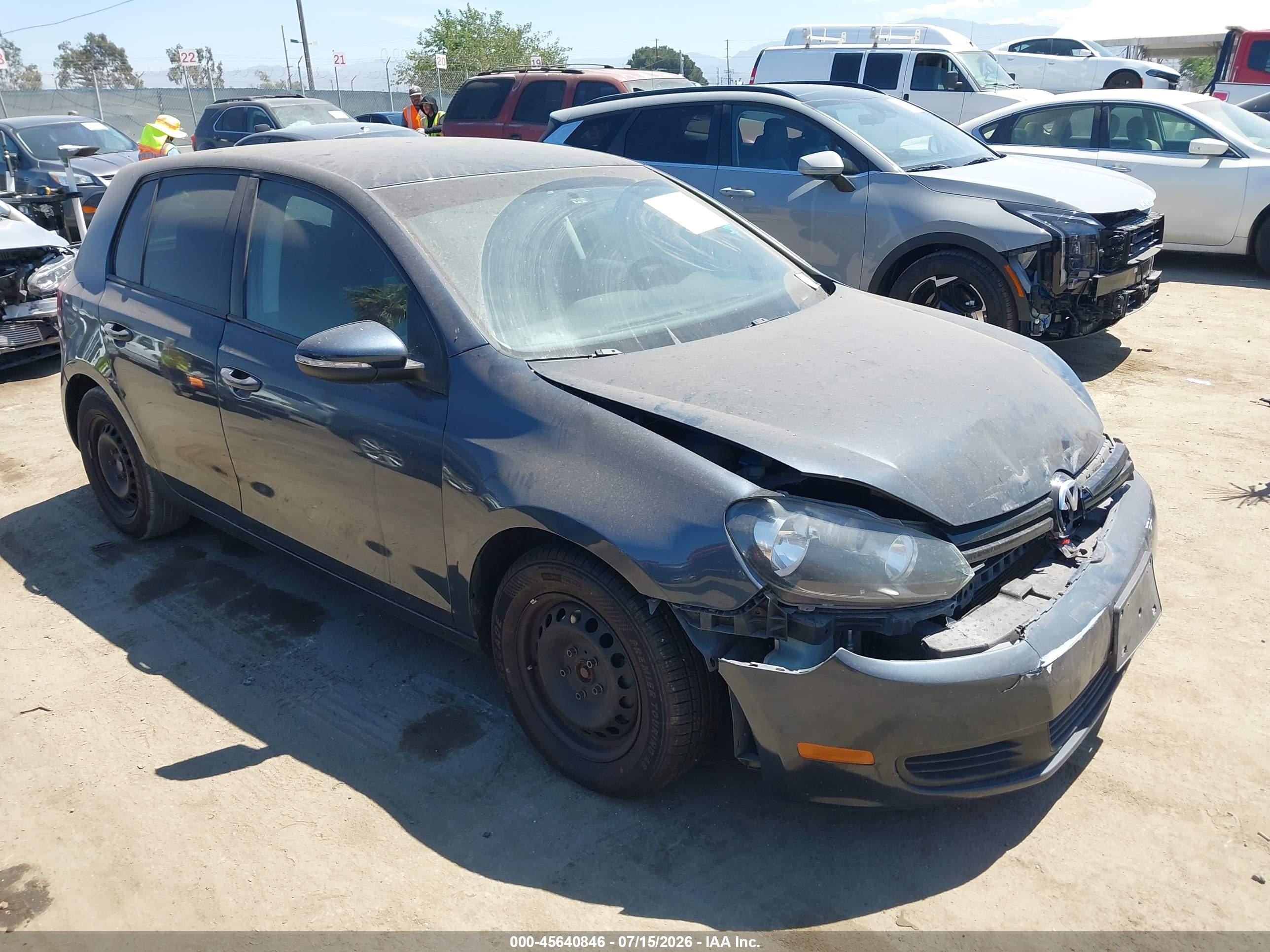 2014 Volkswagen Golf, VIN WVWDB7AJ8EW011988 — Normal wear
