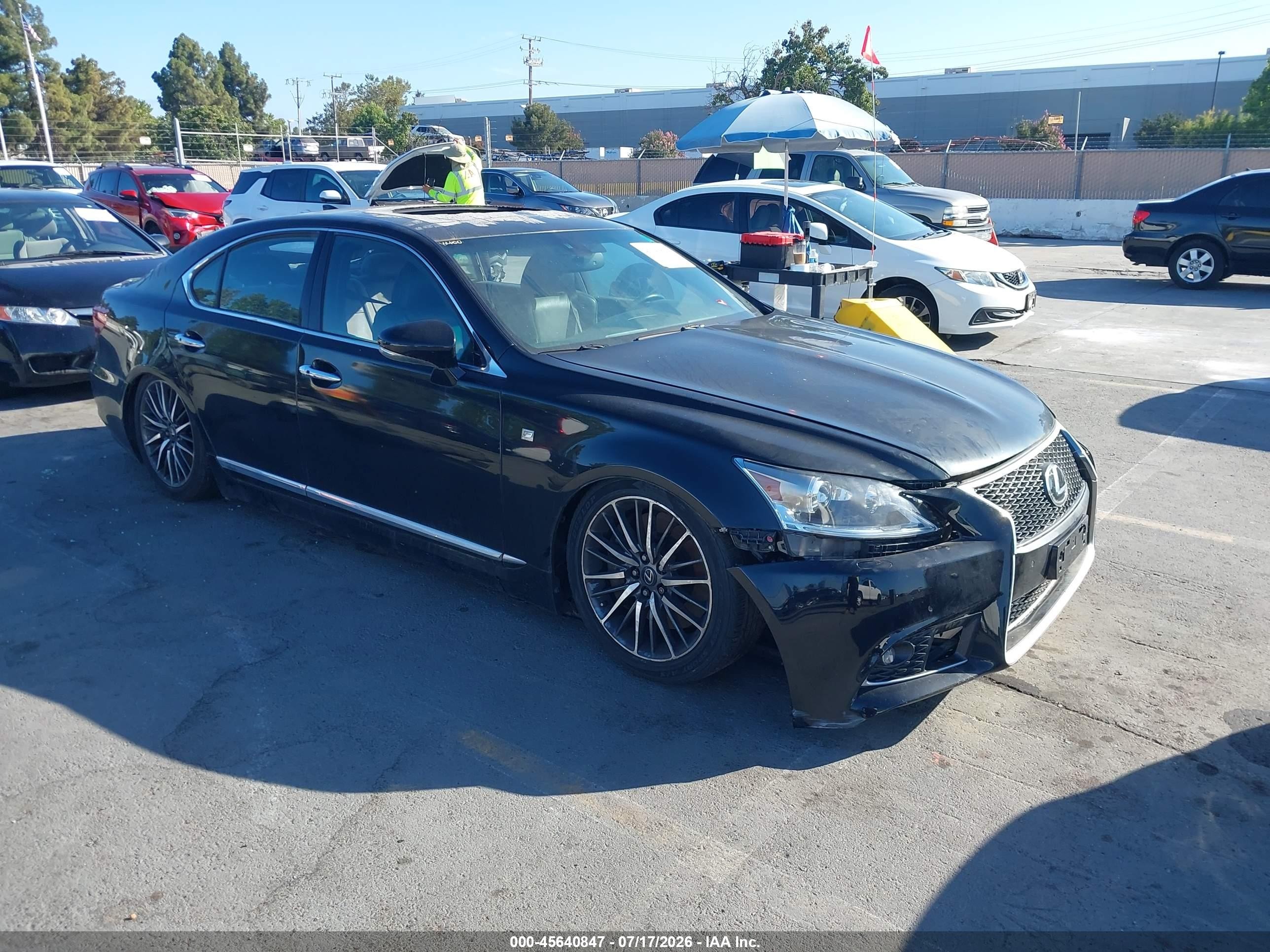 2014 Lexus LS 460, VIN JTHBL5EF9E5128739 — Normal wear