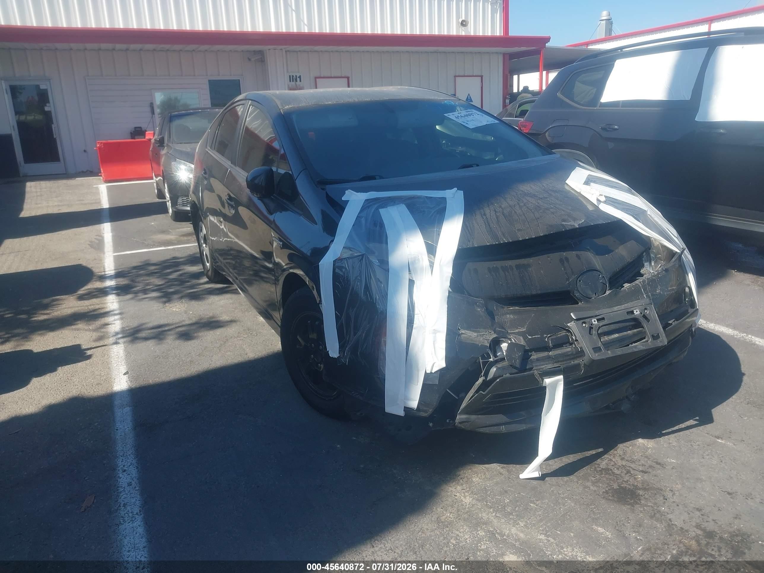 2014 Toyota Prius Four, VIN JTDKN3DU5E1826871 — Front end