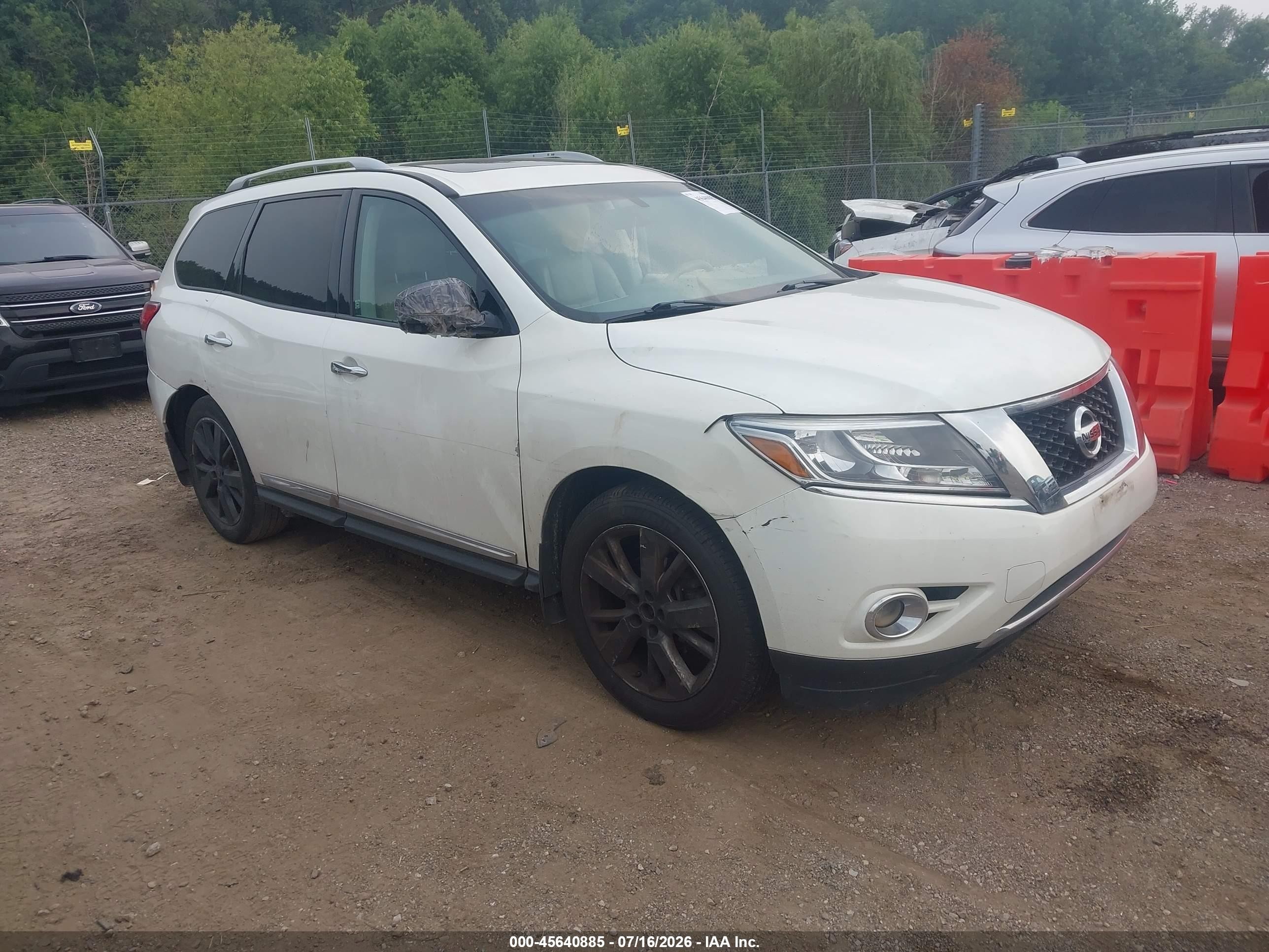 2015 Nissan Pathfinder SL, VIN 5N1AR2MN1FC684331 — Front end