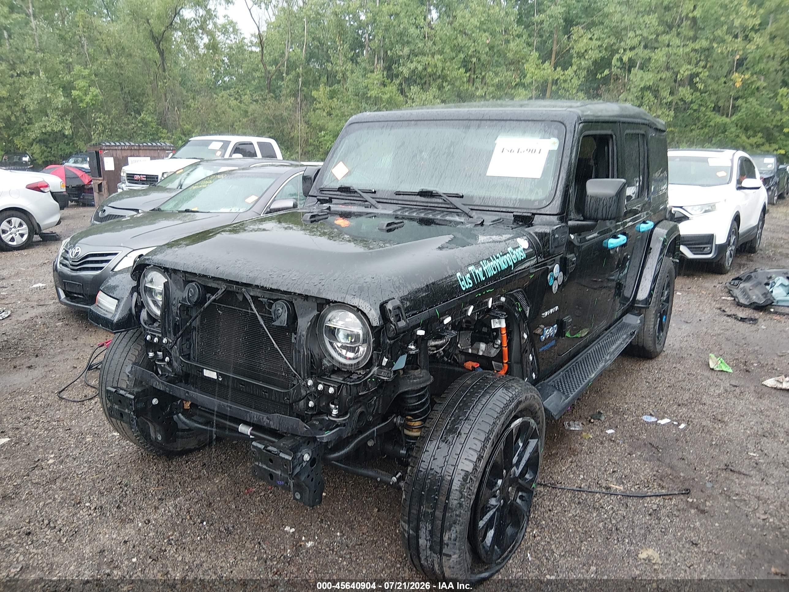 2022 Jeep Wrangler Unlimited Sahara, VIN 1C4JJXP66NW153250 — Front end