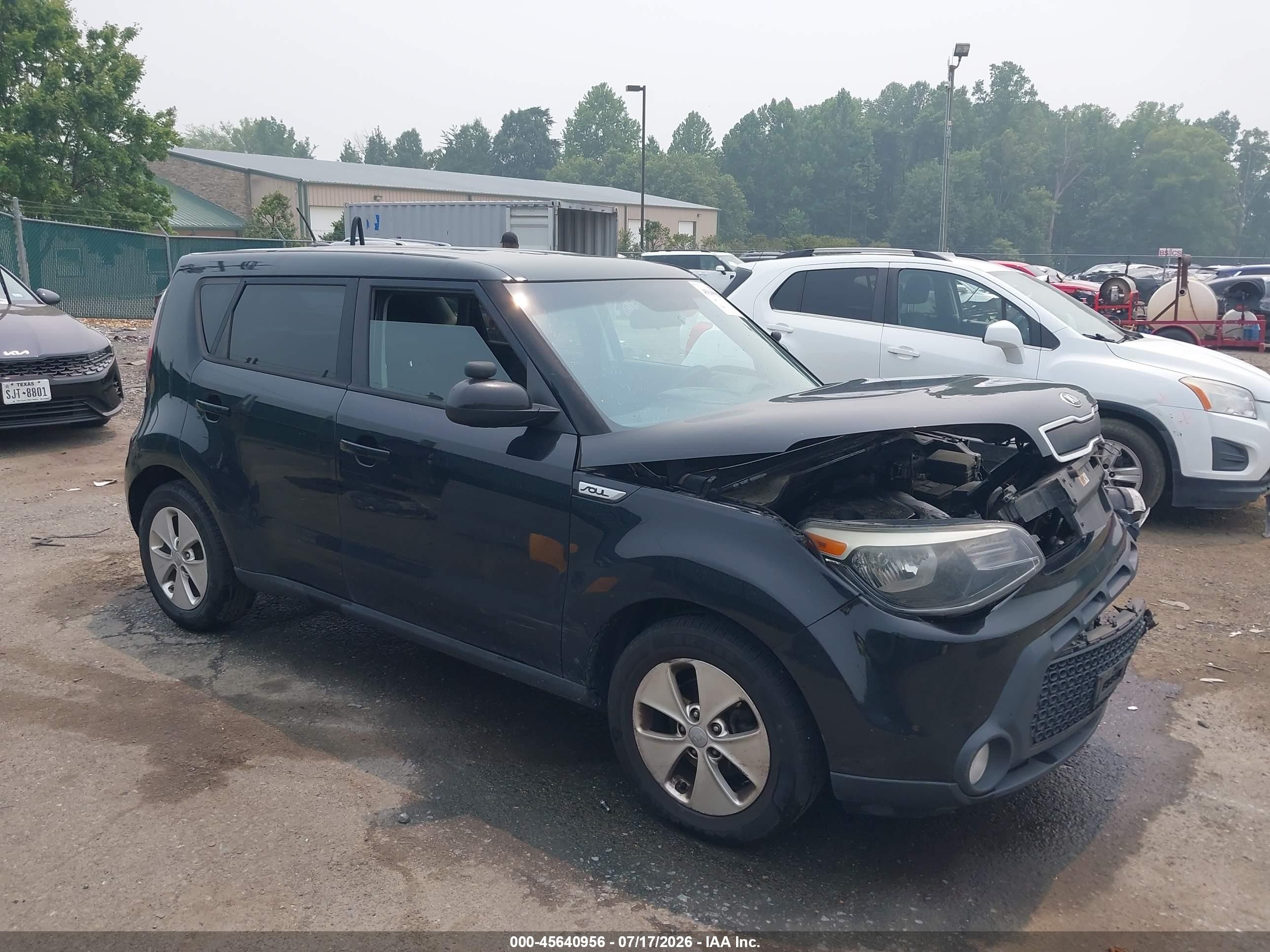 2015 Kia Soul, VIN KNDJN2A26F7145562 — Front end