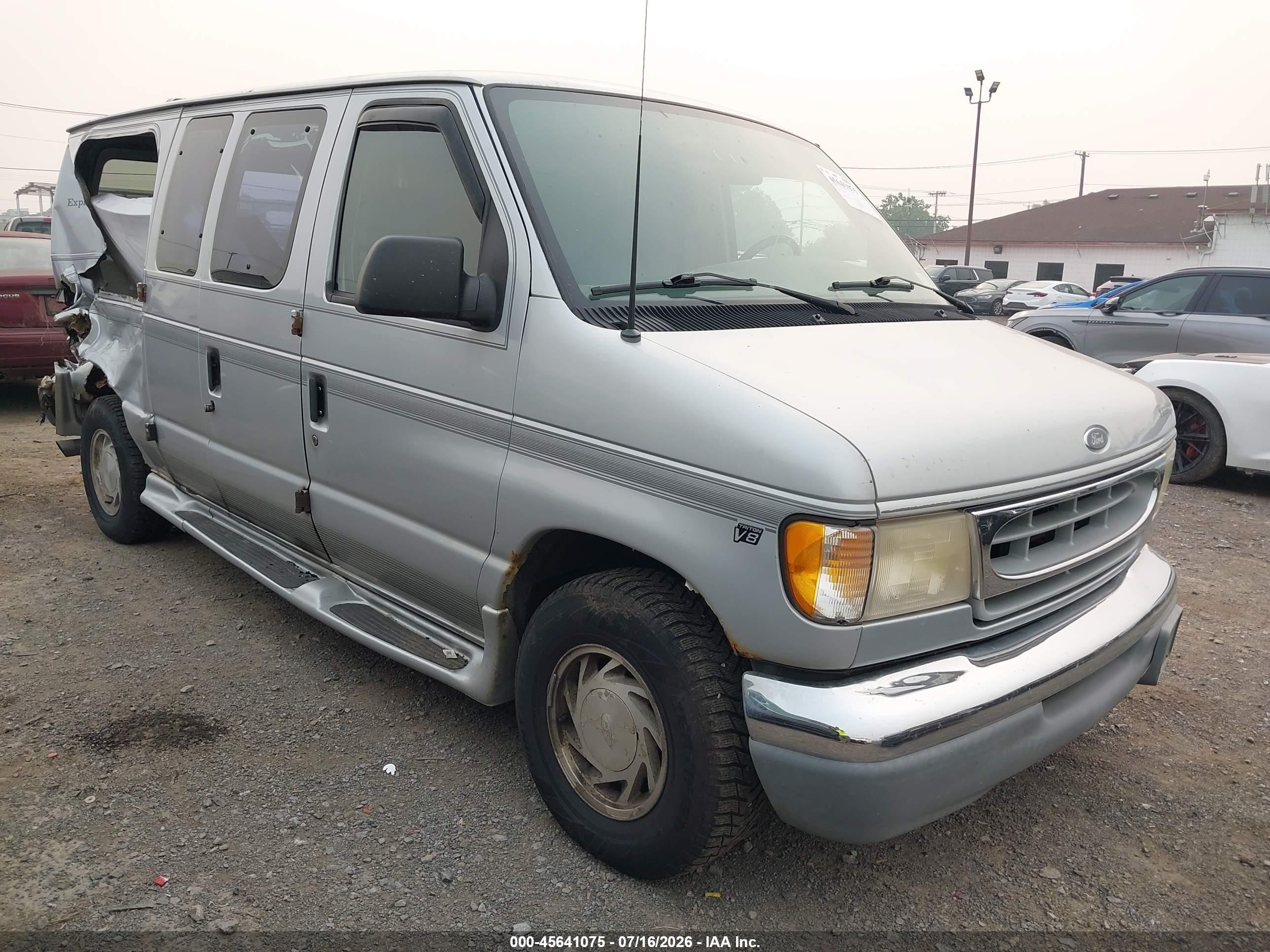 2001 Ford Econoline Cargo, VIN 1FDRE14W11HB75448 — Бок