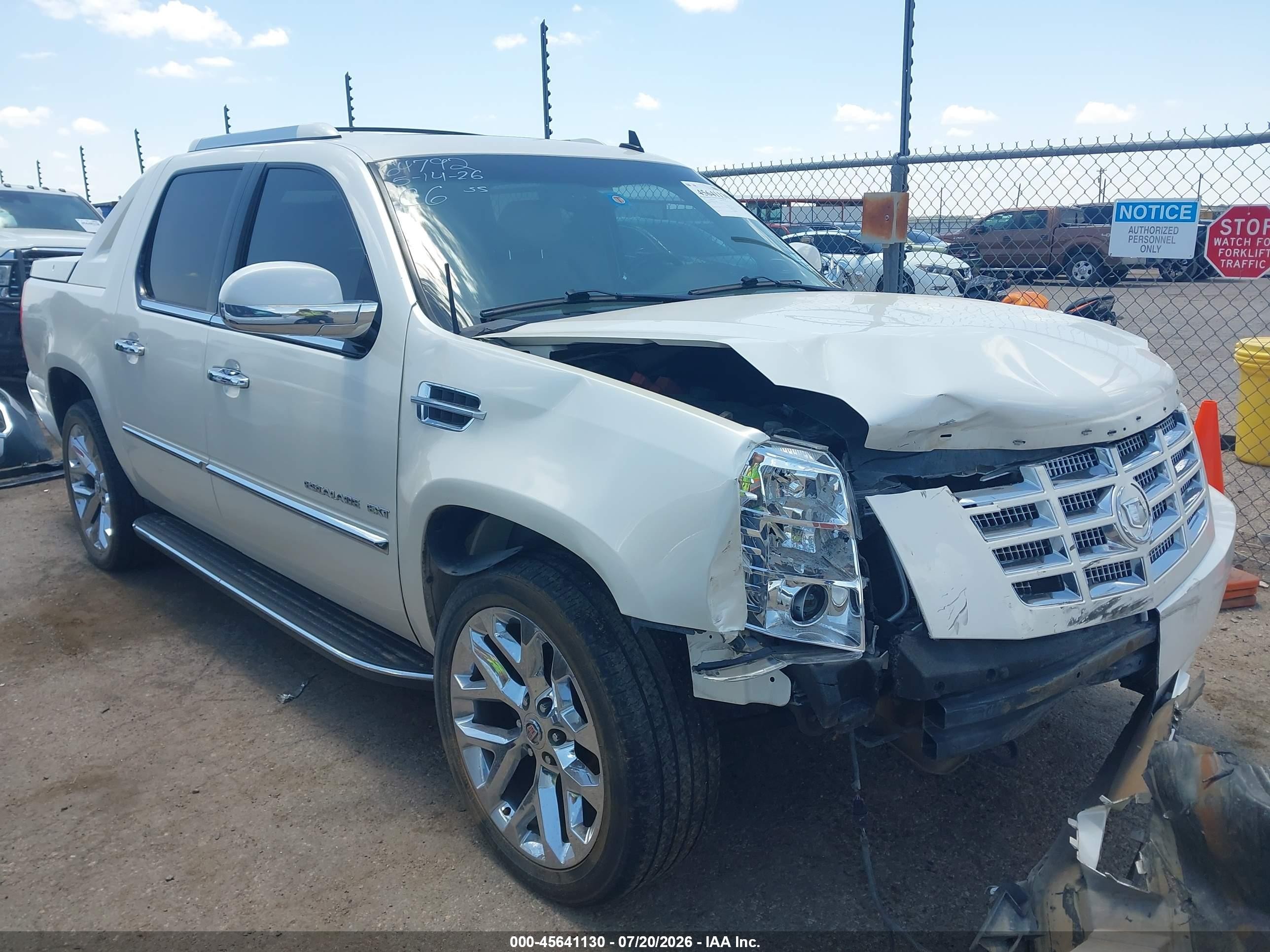 2012 Cadillac Escalade EXT Luxury, VIN 3GYT4MEFXCG138970 — Перед