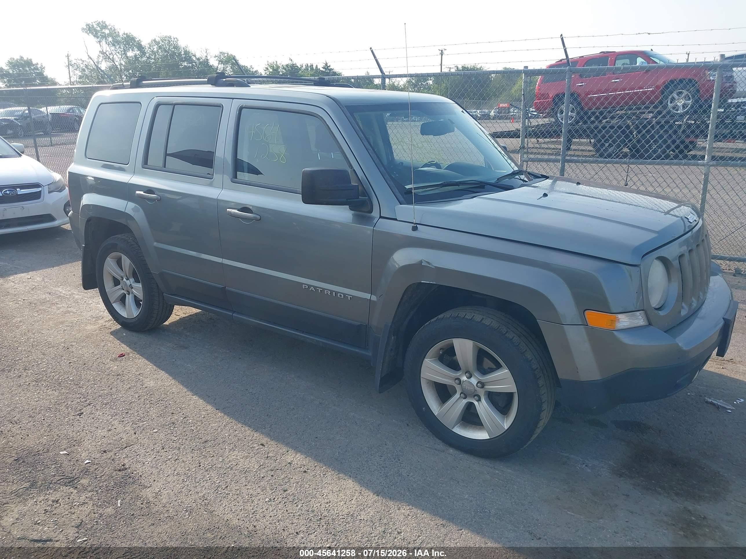 2014 Jeep Patriot Latitude, VIN 1C4NJRFB9ED626307 — Normal wear