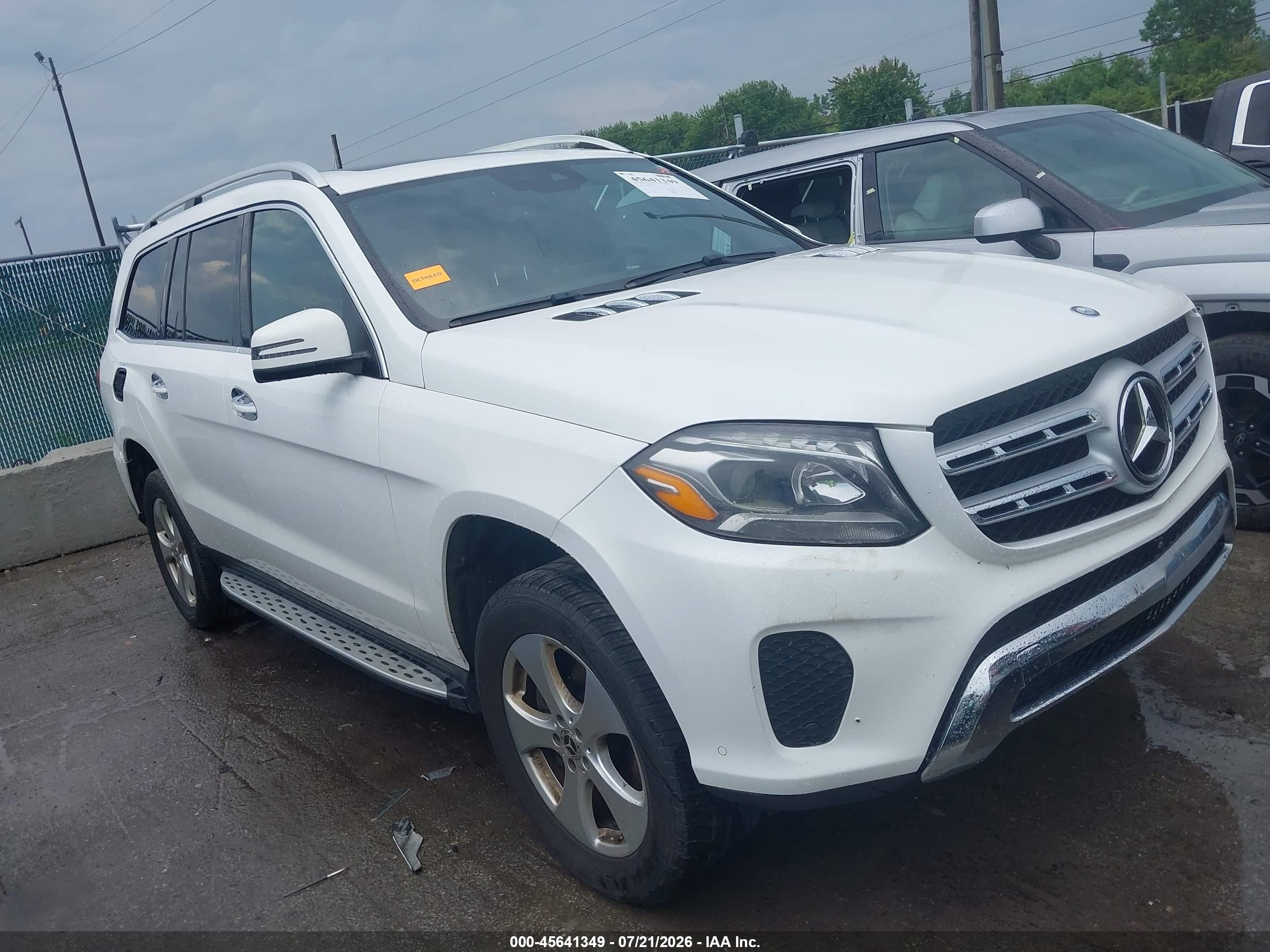 2017 Mercedes-Benz GLS 450, VIN 4JGDF6EE9HA946879 — Зад