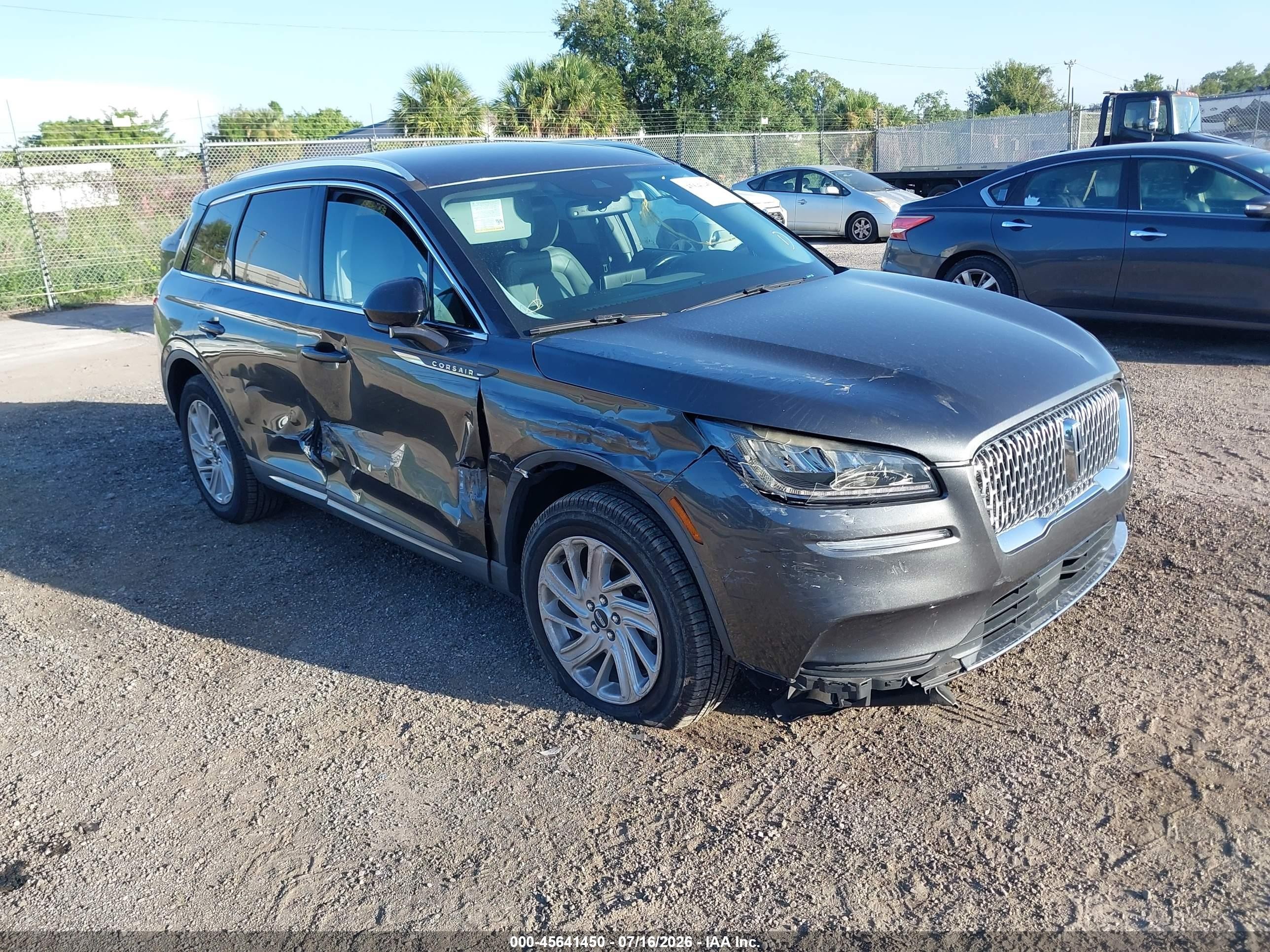 2020 Lincoln Corsair Standard, VIN 5LMCJ1C98LUL16228 — Side