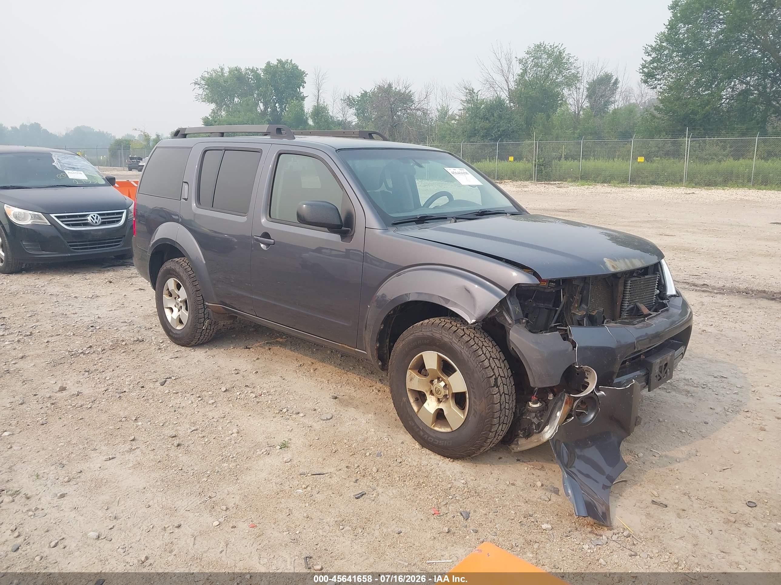 2010 Nissan Pathfinder SE, VIN 5N1AR1NB6AC629185 — Front end
