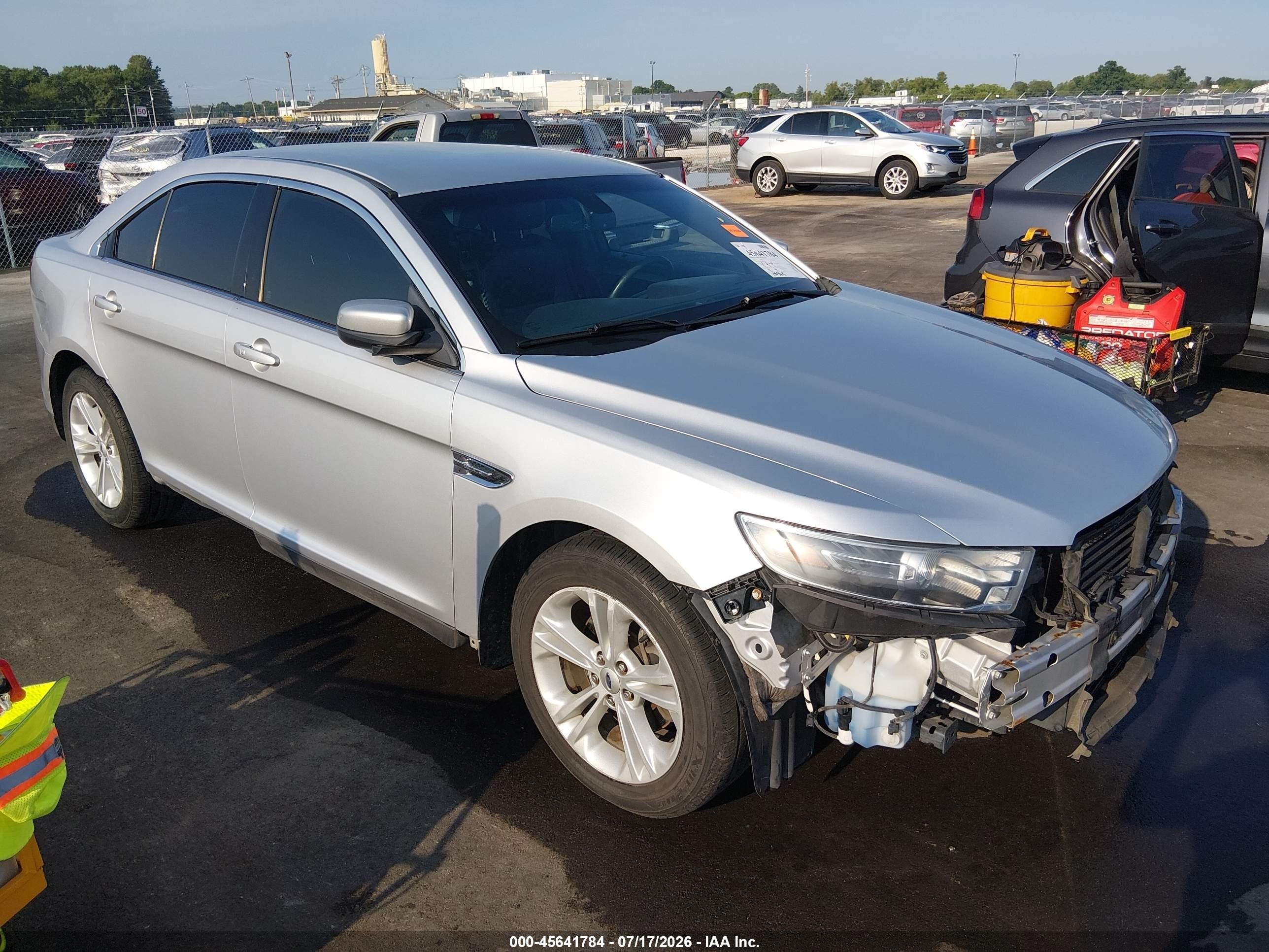 2015 Ford Taurus SEL, VIN 1FAHP2E82FG112040 — Перед