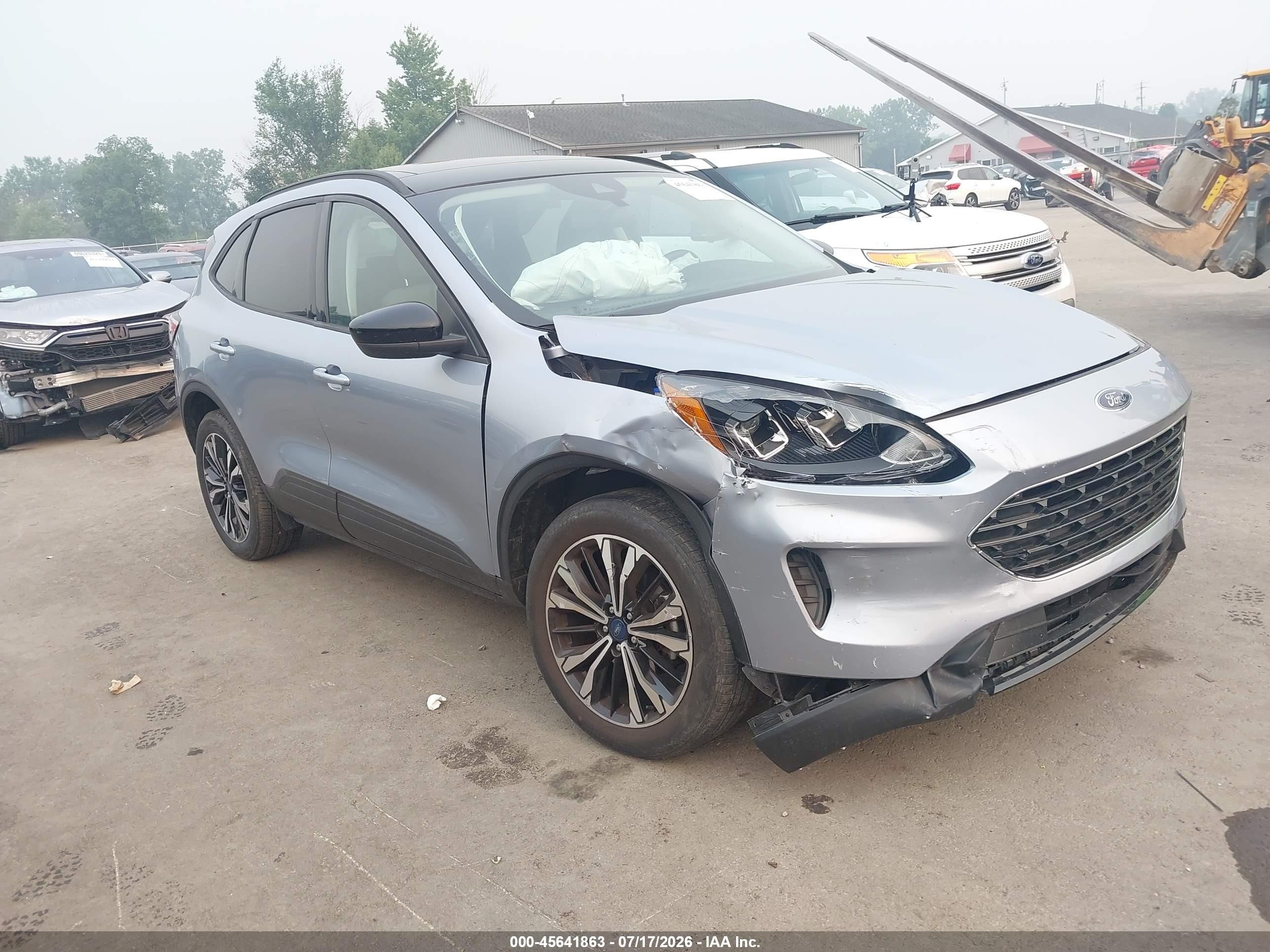 2022 Ford Escape SE, VIN 1FMCU9G6XNUB34946 — Front end