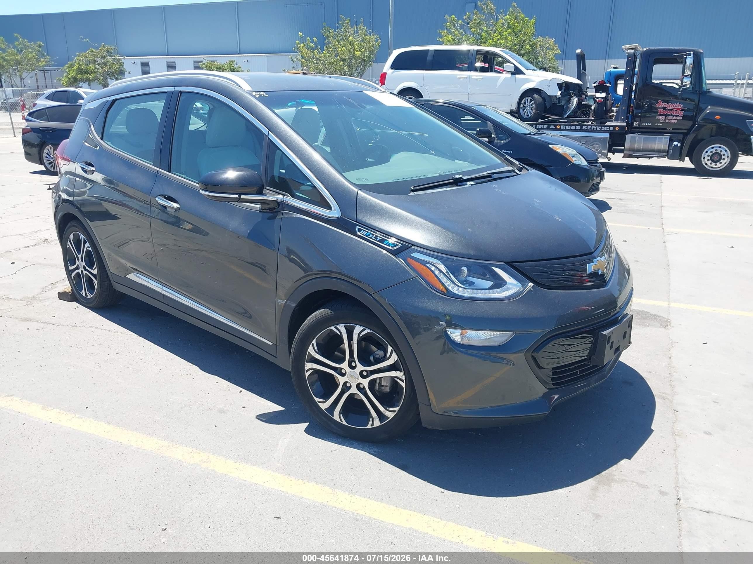 2021 Chevrolet Bolt EV Premier, VIN 1G1FZ6S08M4110009 — Бок