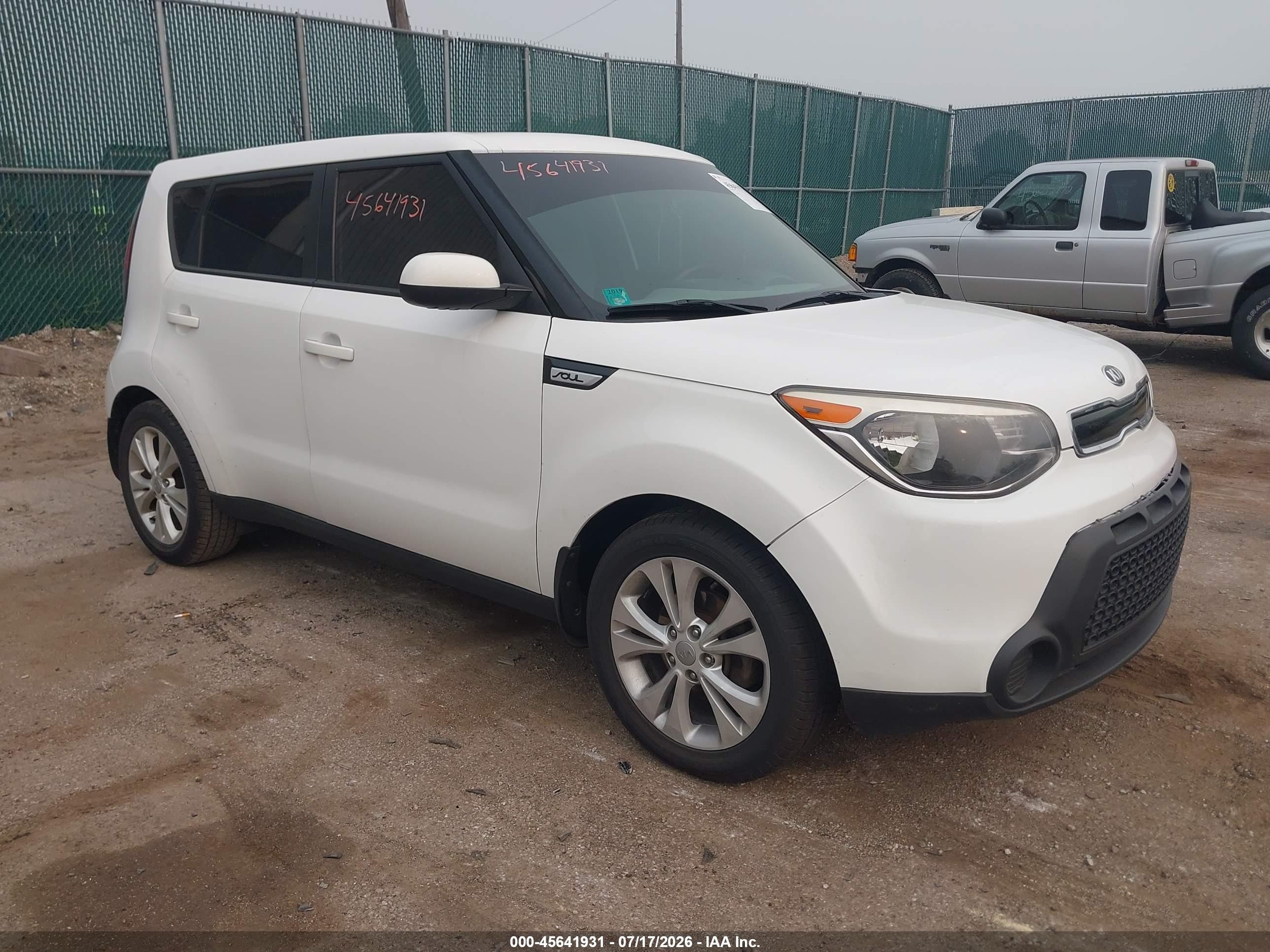 2015 Kia Soul +, VIN KNDJP3A56F7118971 — Front end