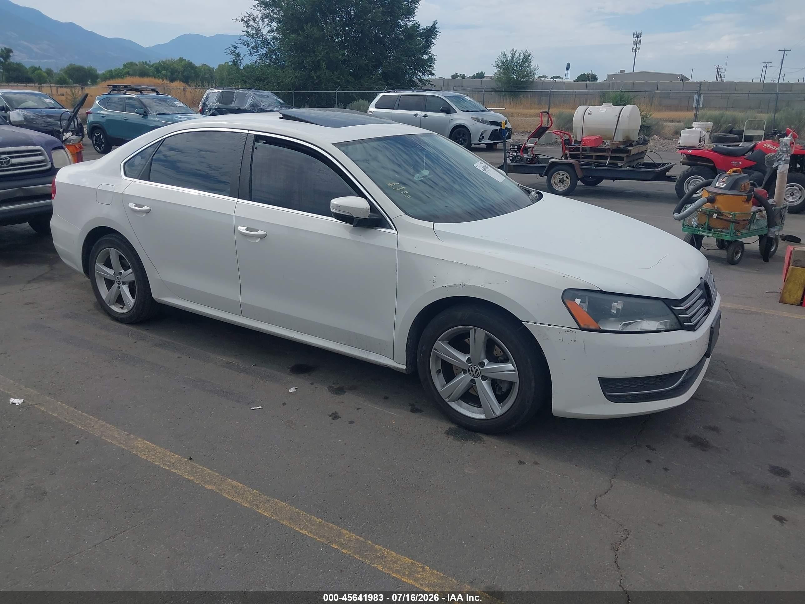 2013 Volkswagen Passat SE, VIN 1VWBP7A32DC002873 — По всему кузову
