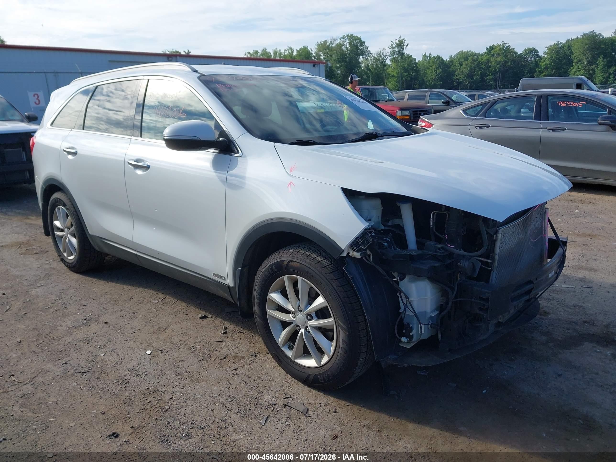 2016 Kia Sorento LX, VIN 5XYPGDA33GG070025 — Front end