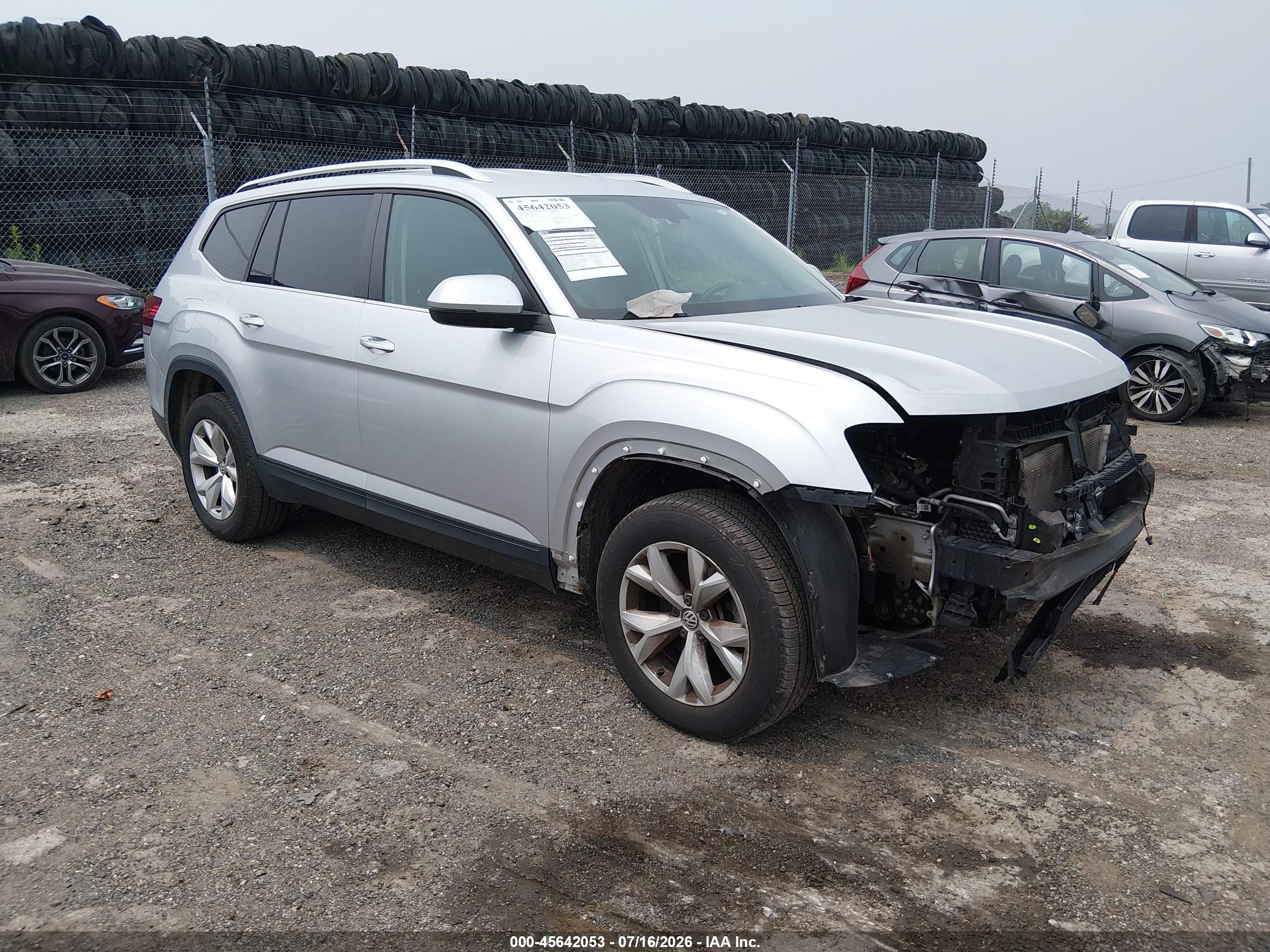 2019 Volkswagen Atlas SE, VIN 1V2LR2CA9KC554558 — Front end