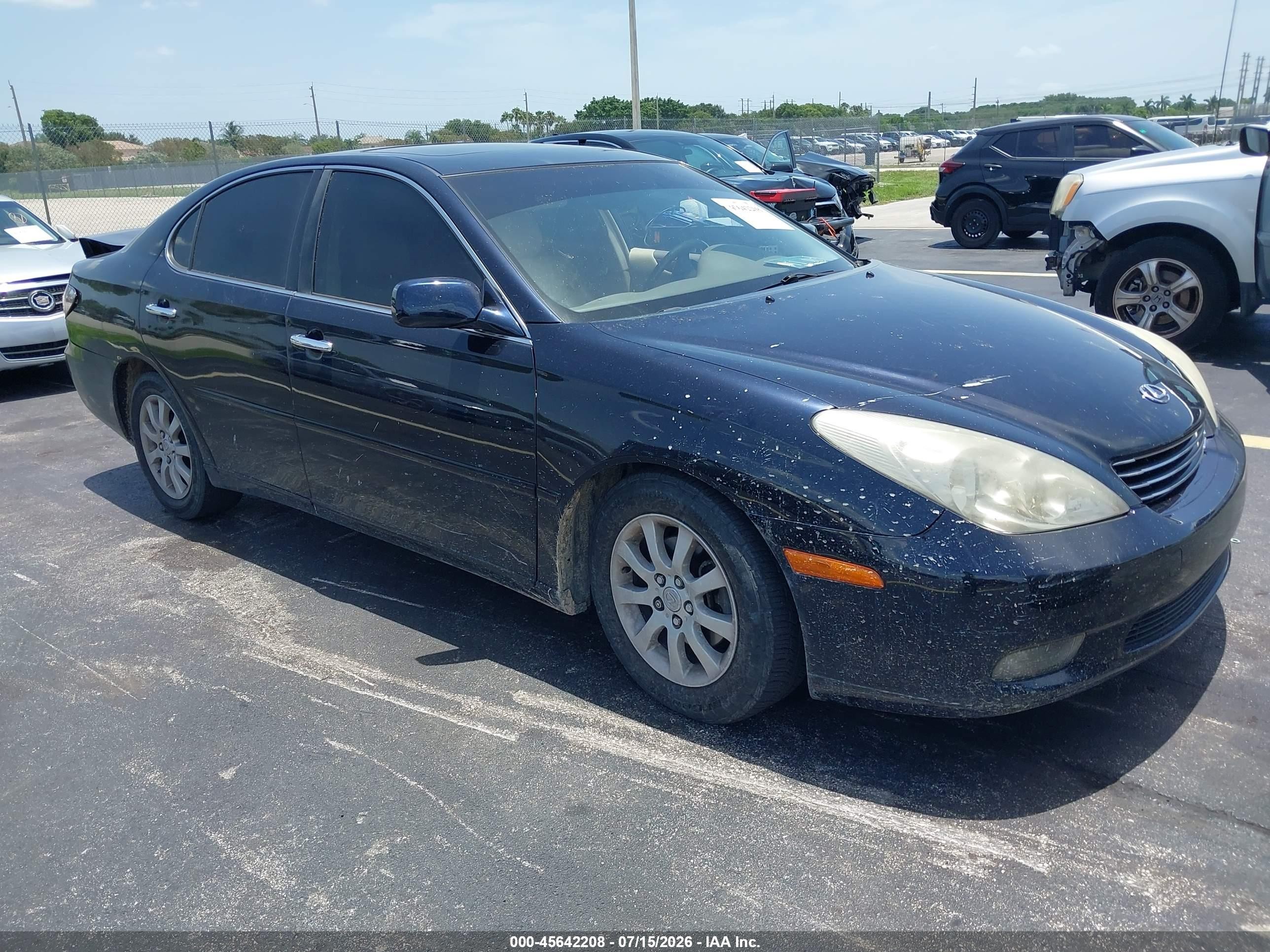 2003 Lexus ES 300, VIN JTHBF30G336009622 — Rear end