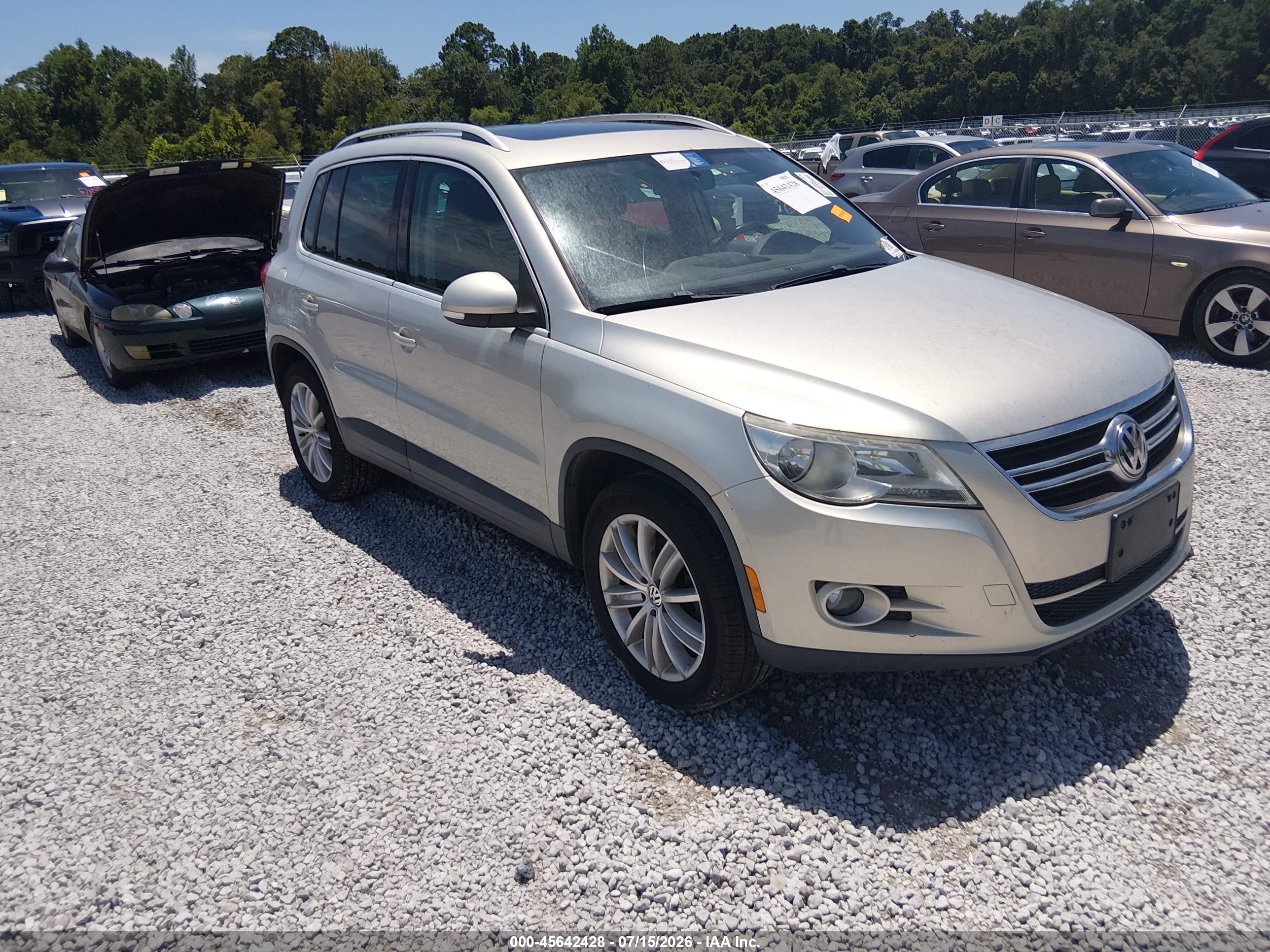 2011 Volkswagen Tiguan S, VIN WVGAV7AX6BW548204 — Normal wear