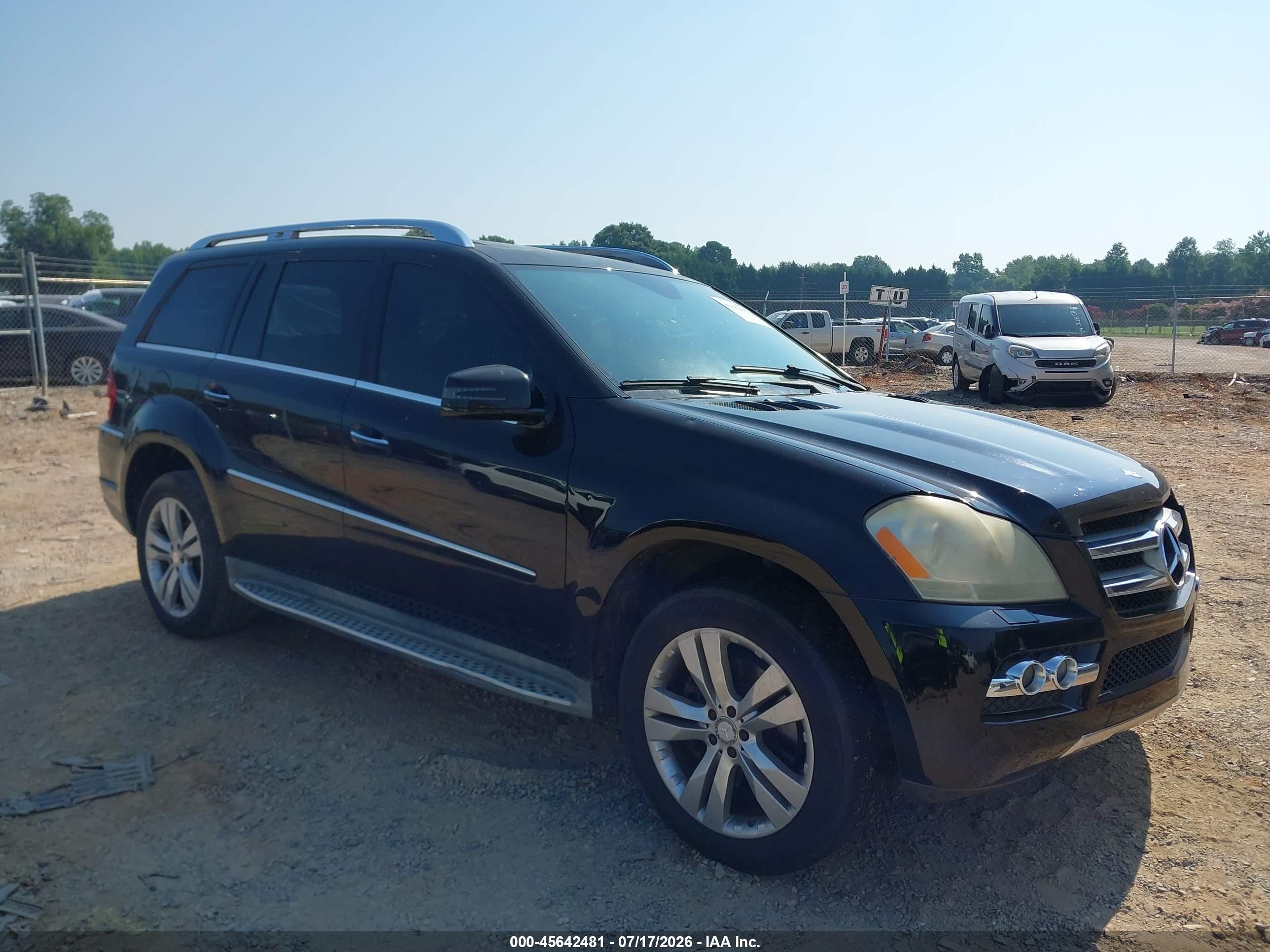 2011 Mercedes-Benz GL 450, VIN 4JGBF7BE7BA683140 — Side