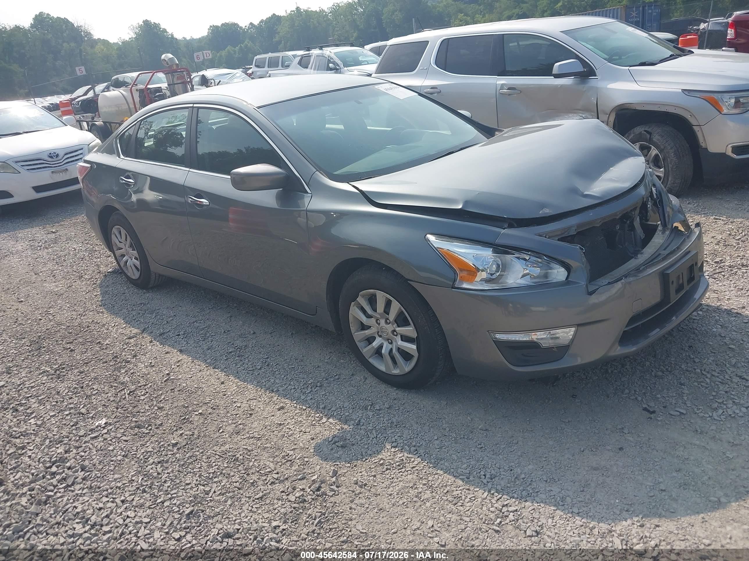 2014 Nissan Altima 2.5, VIN 1N4AL3AP1EN352867 — Front end