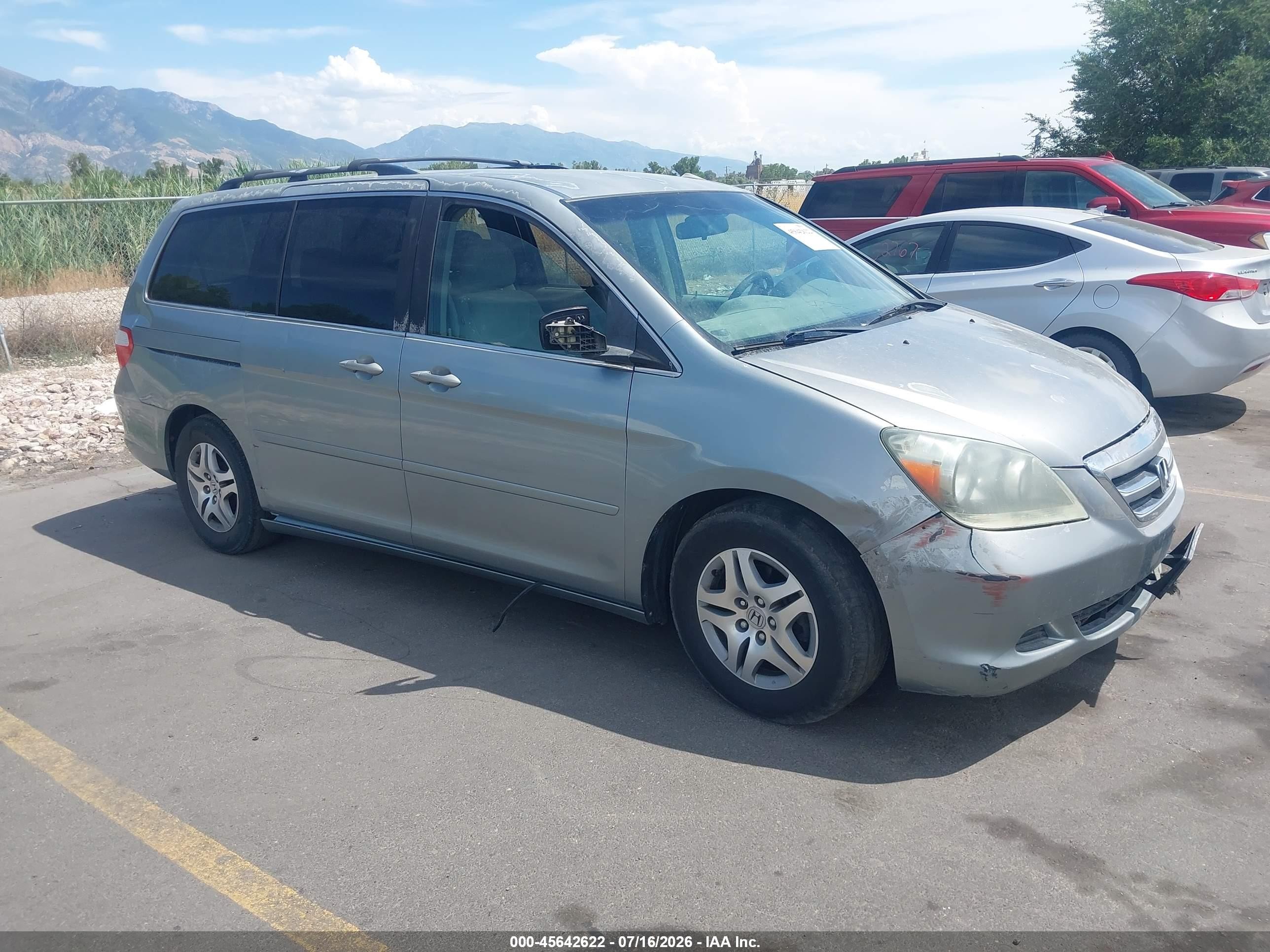 2007 Honda Odyssey EX, VIN 5FNRL384X7B013857 — Front end