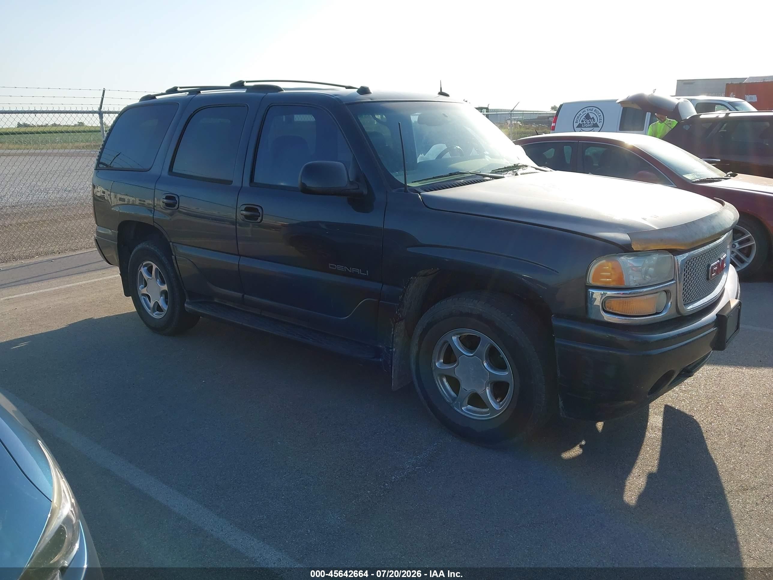 2004 GMC Yukon Denali, VIN 1GKEK63U24J212002 — Град