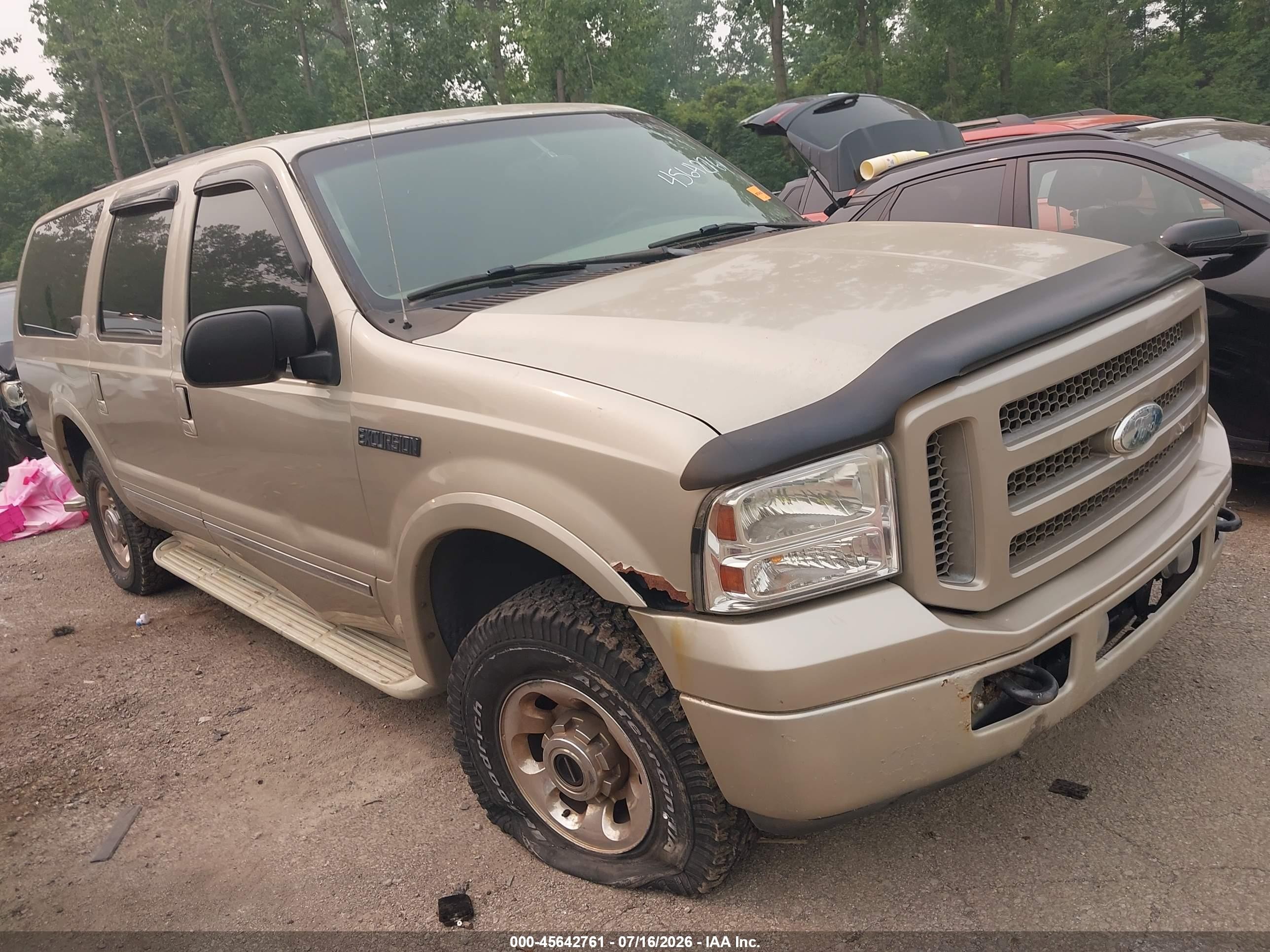 2005 Ford Excursion Limited, VIN 1FMNU43S55EC16964 — Side