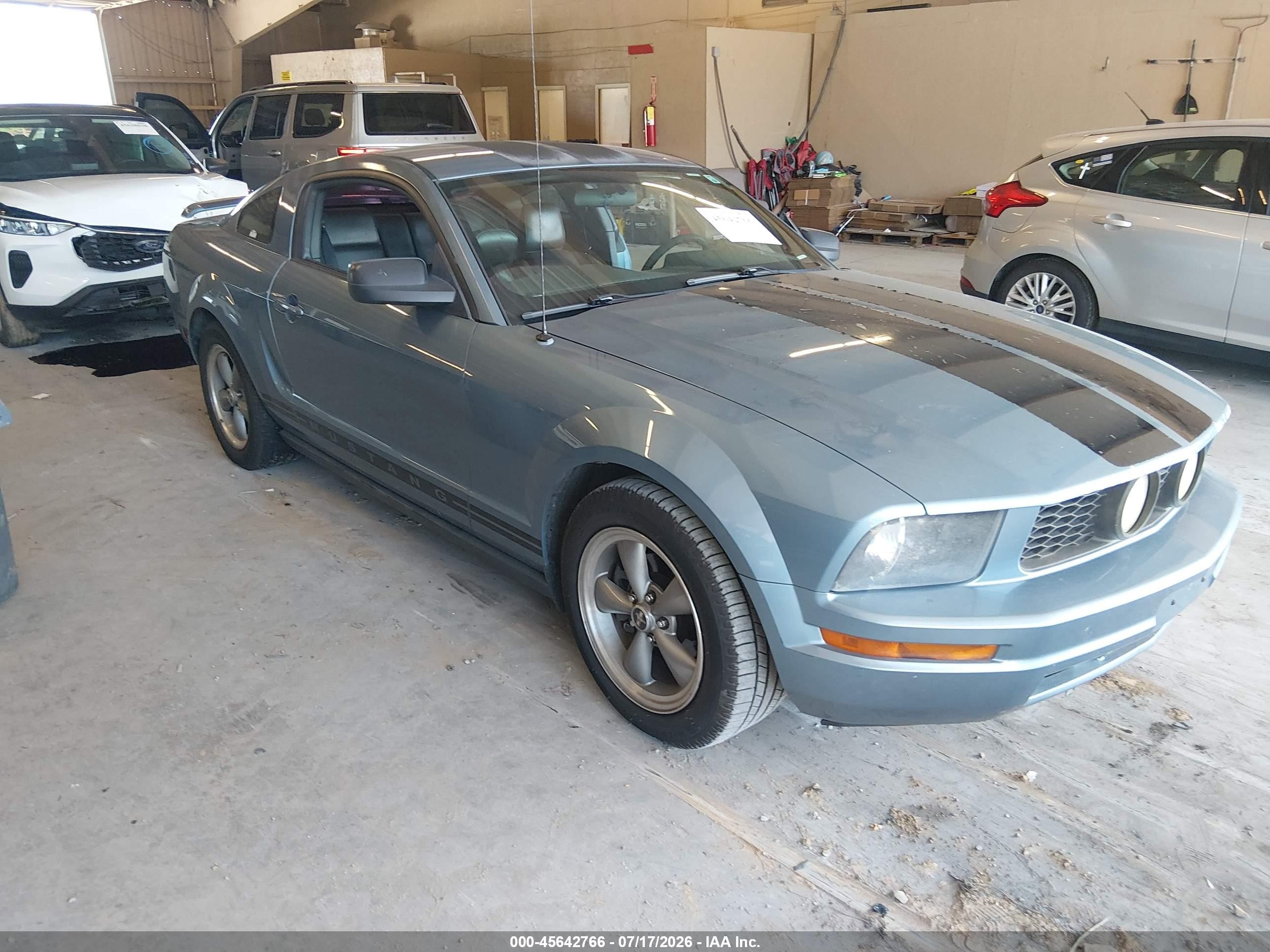 2005 Ford Mustang Deluxe, VIN 1ZVFT80N055108816 — Side