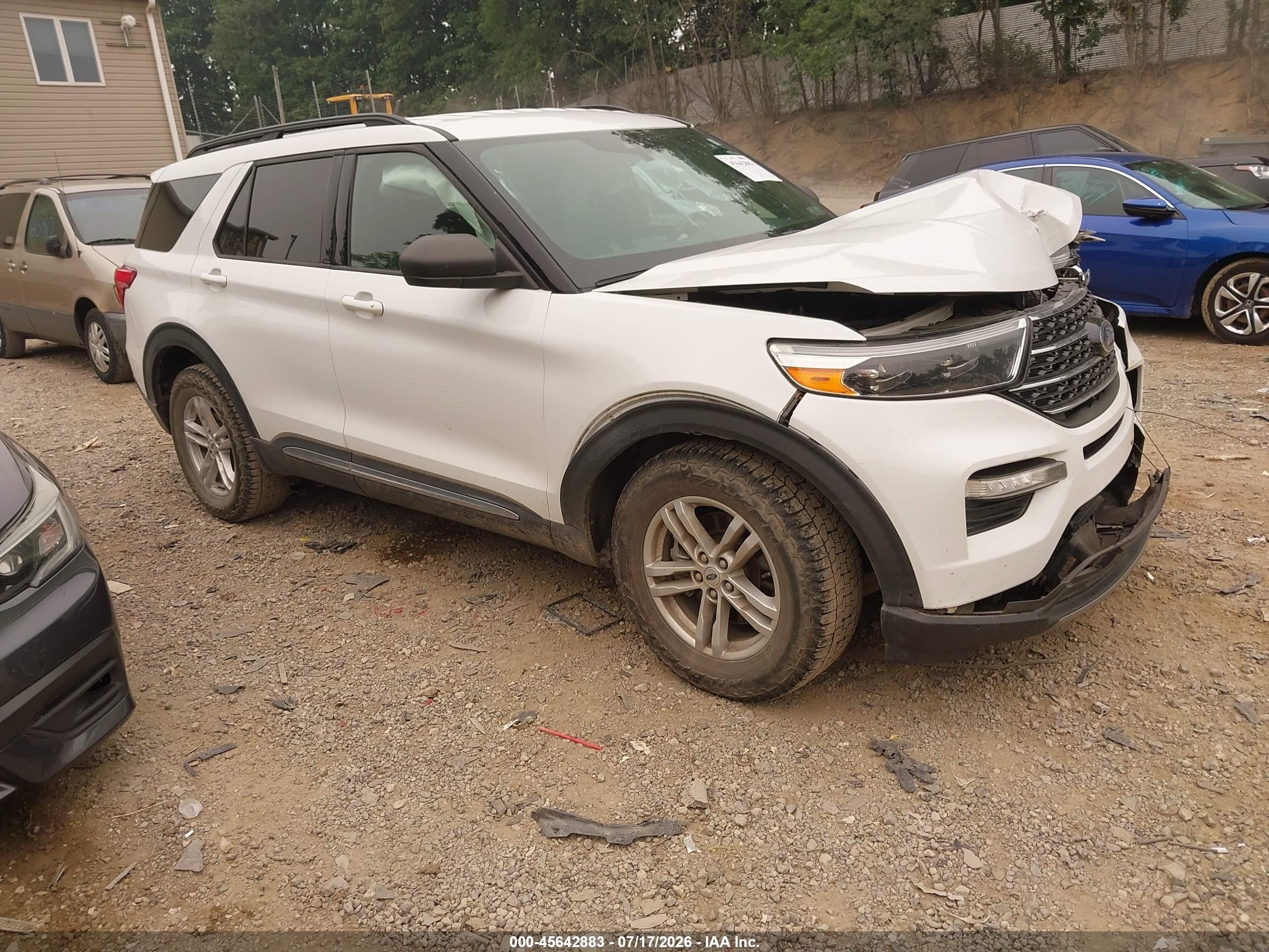 2020 Ford Explorer XLT, VIN 1FMSK8DH3LGA36905 — Front end