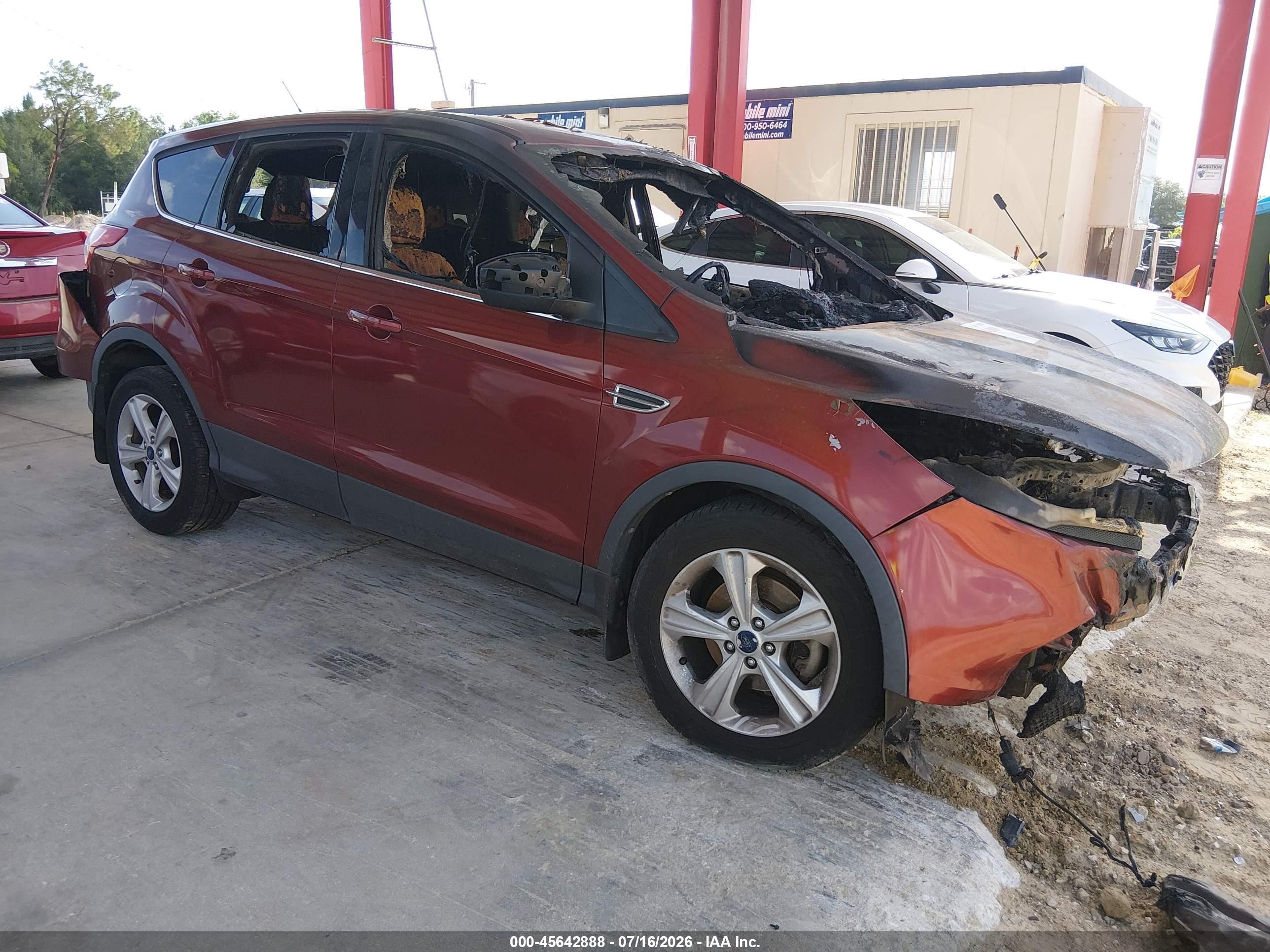 2014 Ford Escape SE, VIN 1FMCU0GX5EUB77191 — Engine fire