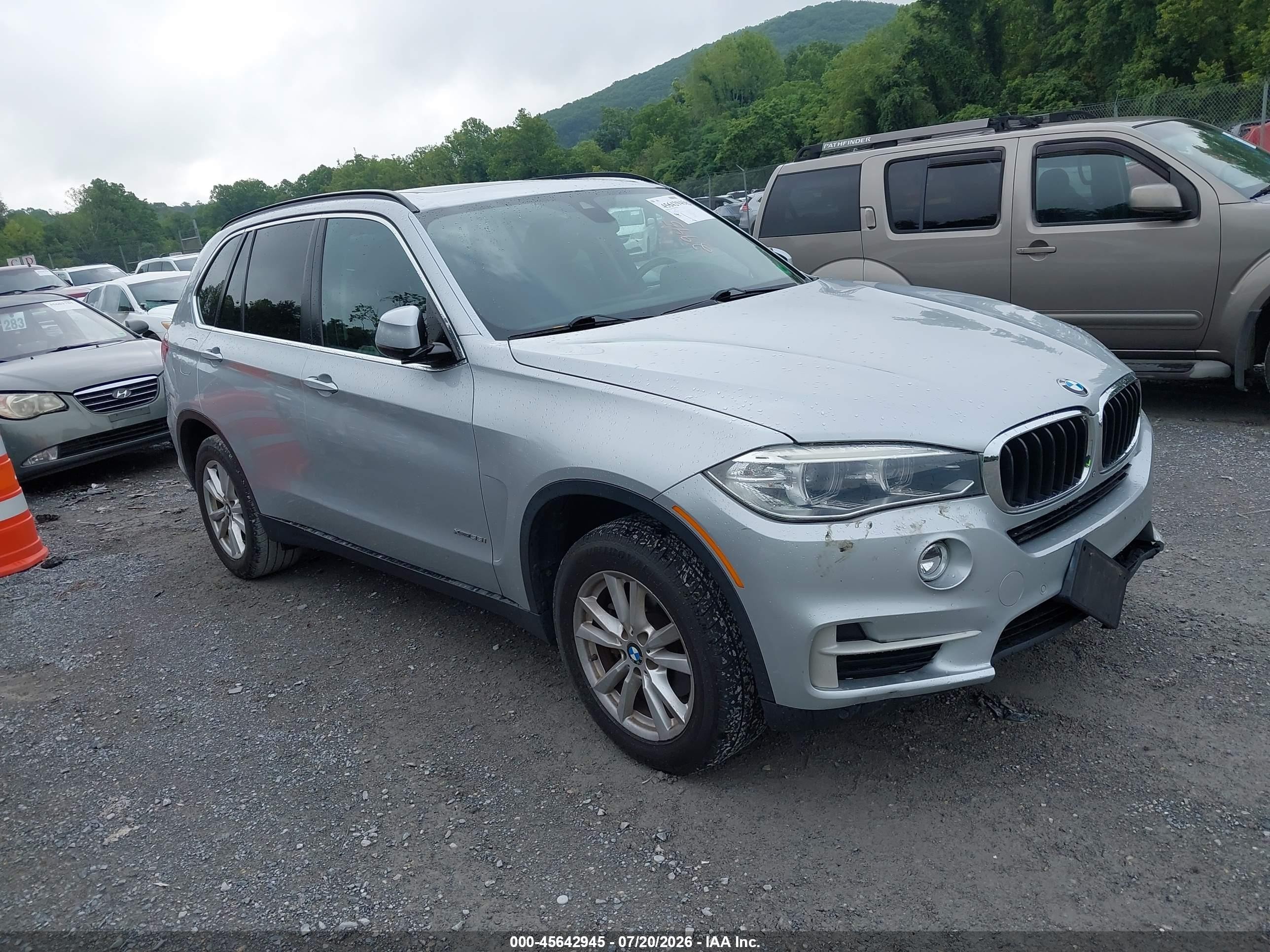 2015 BMW X5 xDrive35i, VIN 5UXKR0C52F0P05735 — Front end